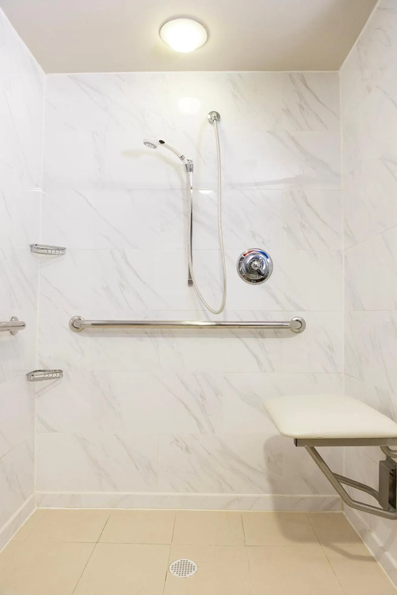 Shower in Memphis Vitality Hotel