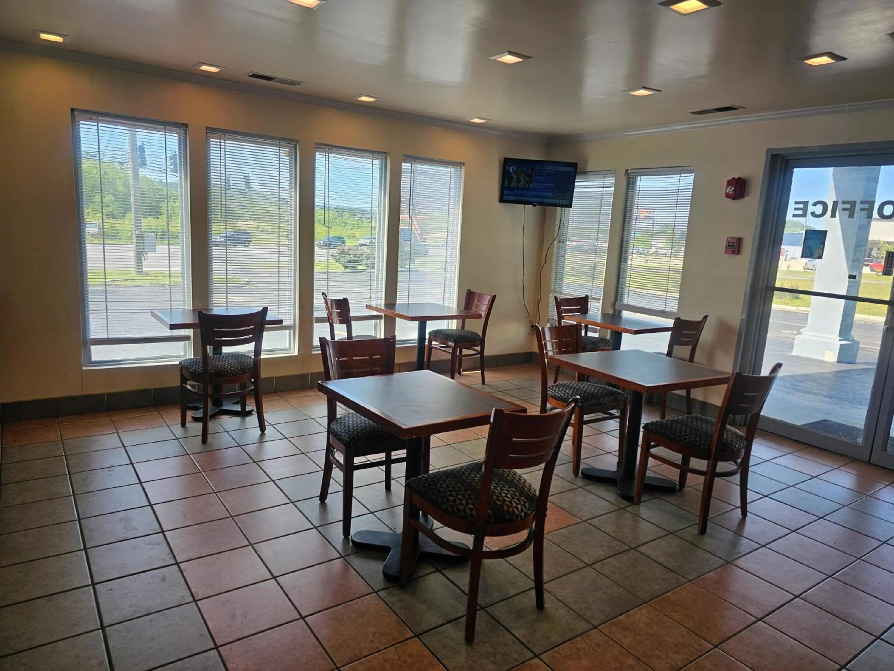 Breakfast in budgetel Inn & Suites