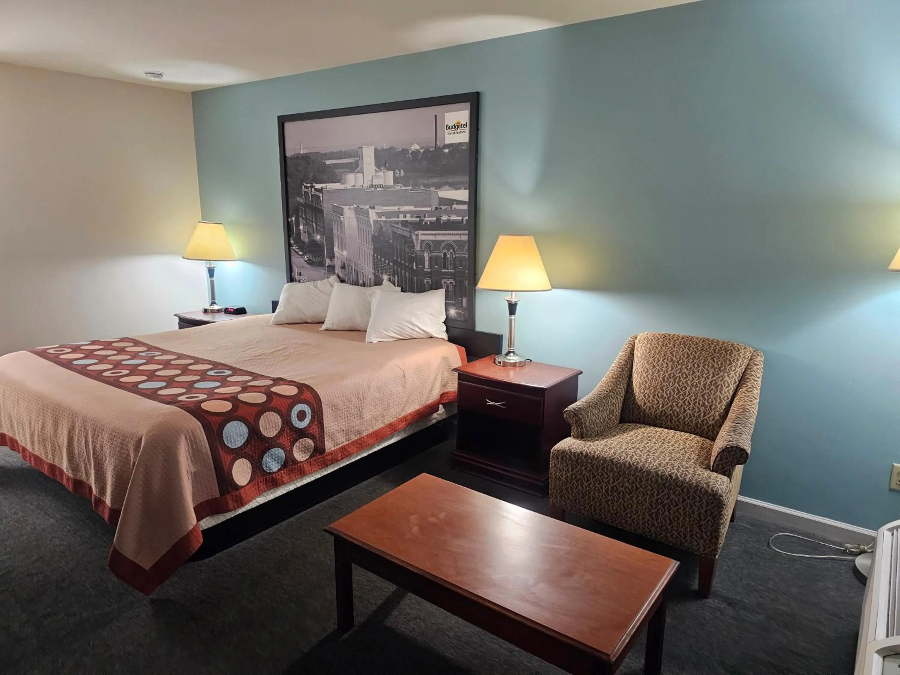 Photo of the whole room, Bed in budgetel Inn & Suites