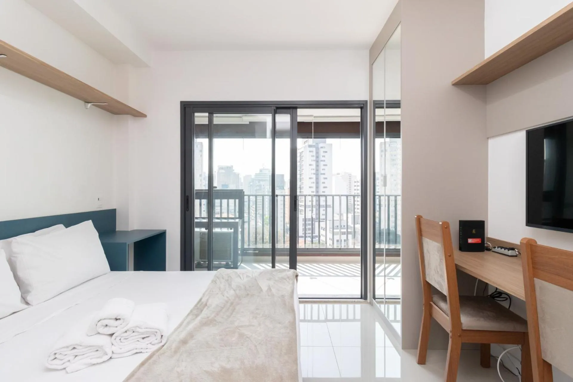 Photo of the whole room, Bed in 360 SP Code