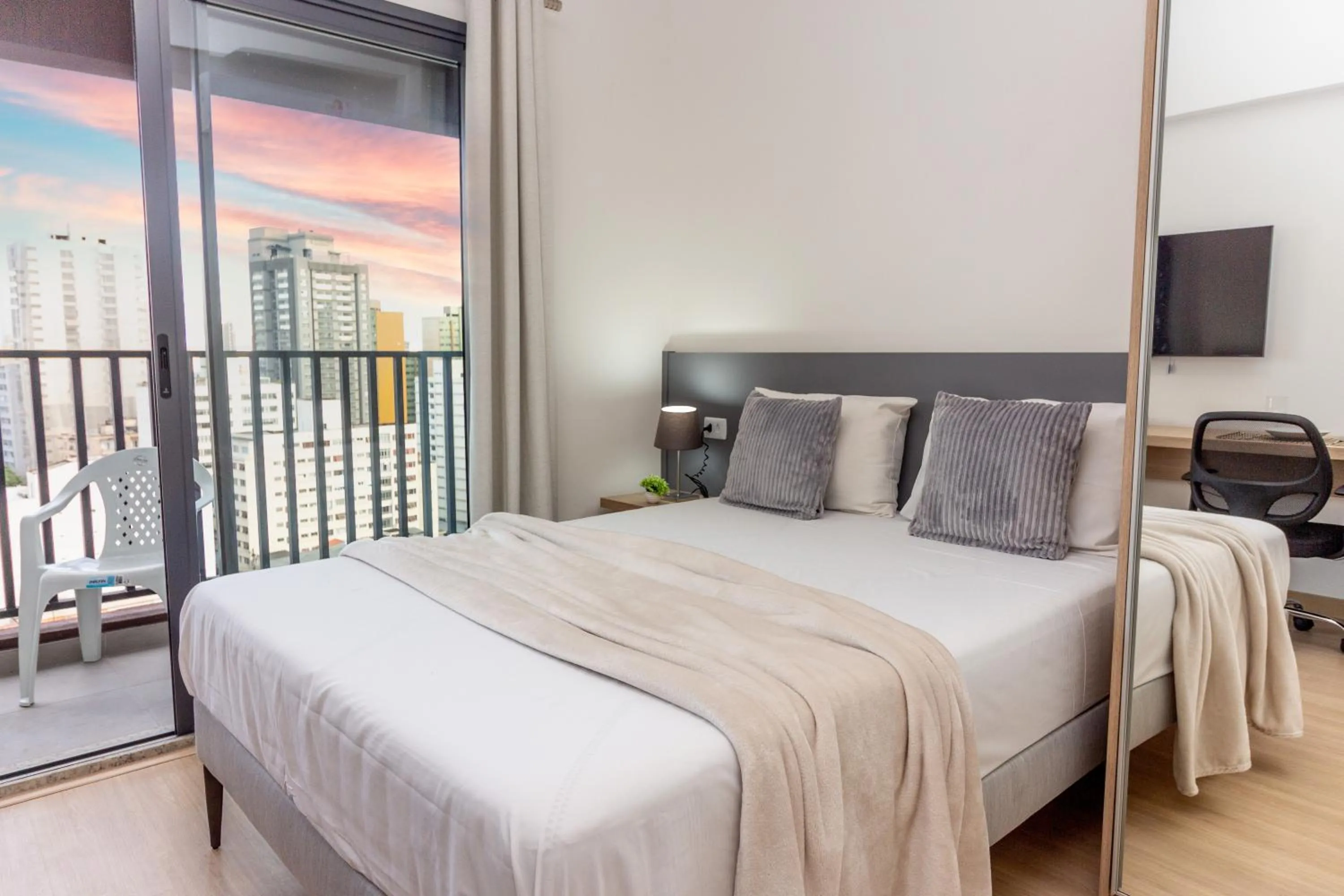 Bedroom, Bed in 360 SP Code