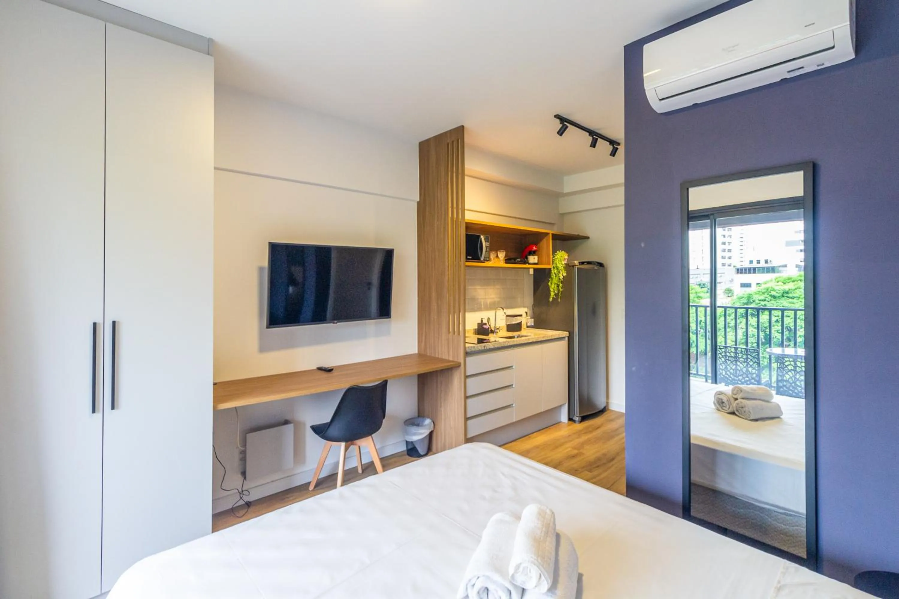 Photo of the whole room, Bed in 360 SP Code