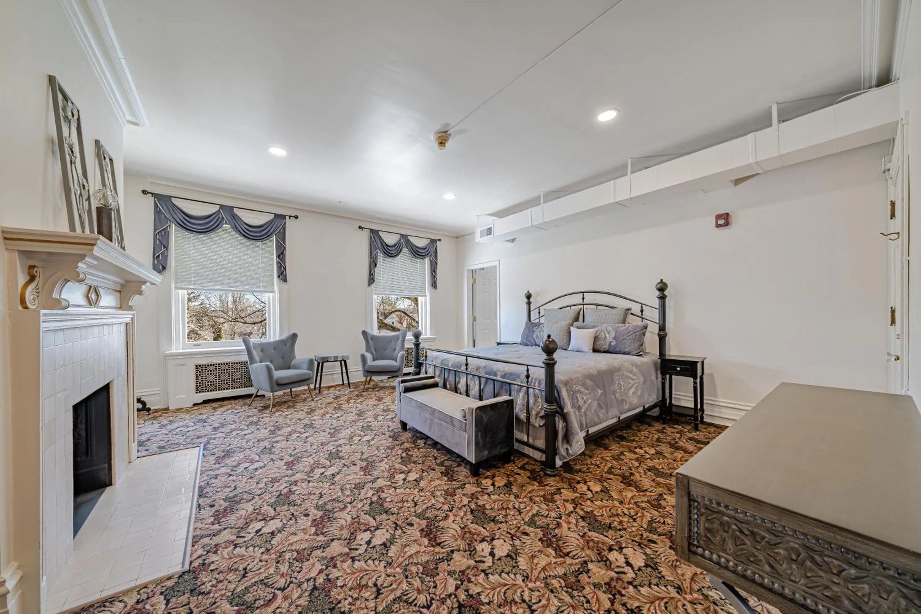 Bedroom, Bed in The Grandeur Estate