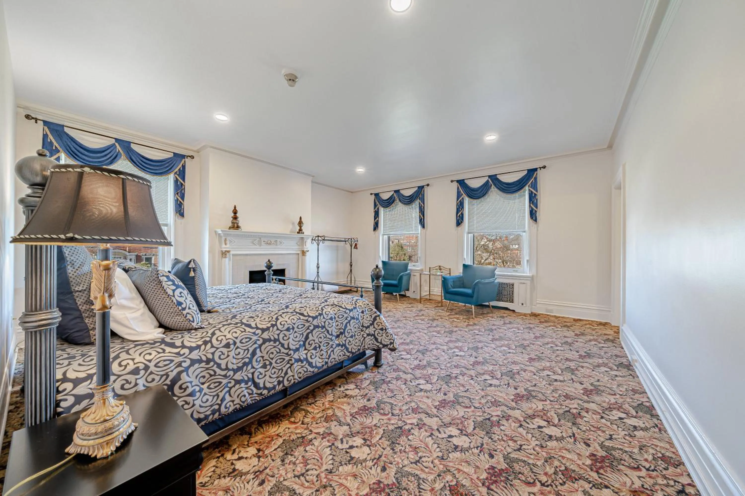 Bedroom, Bed in The Grandeur Estate