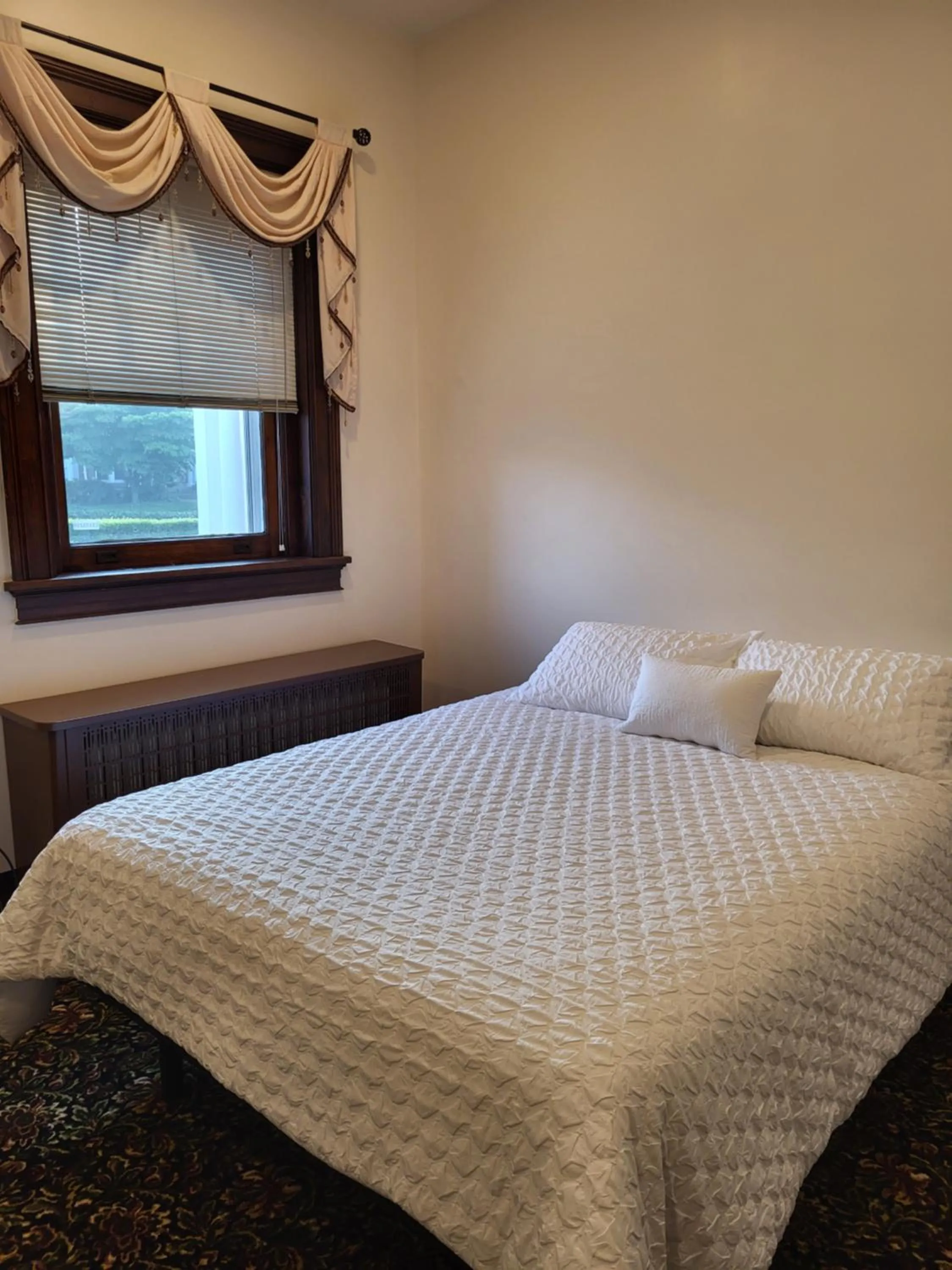 Bed in The Grandeur Estate