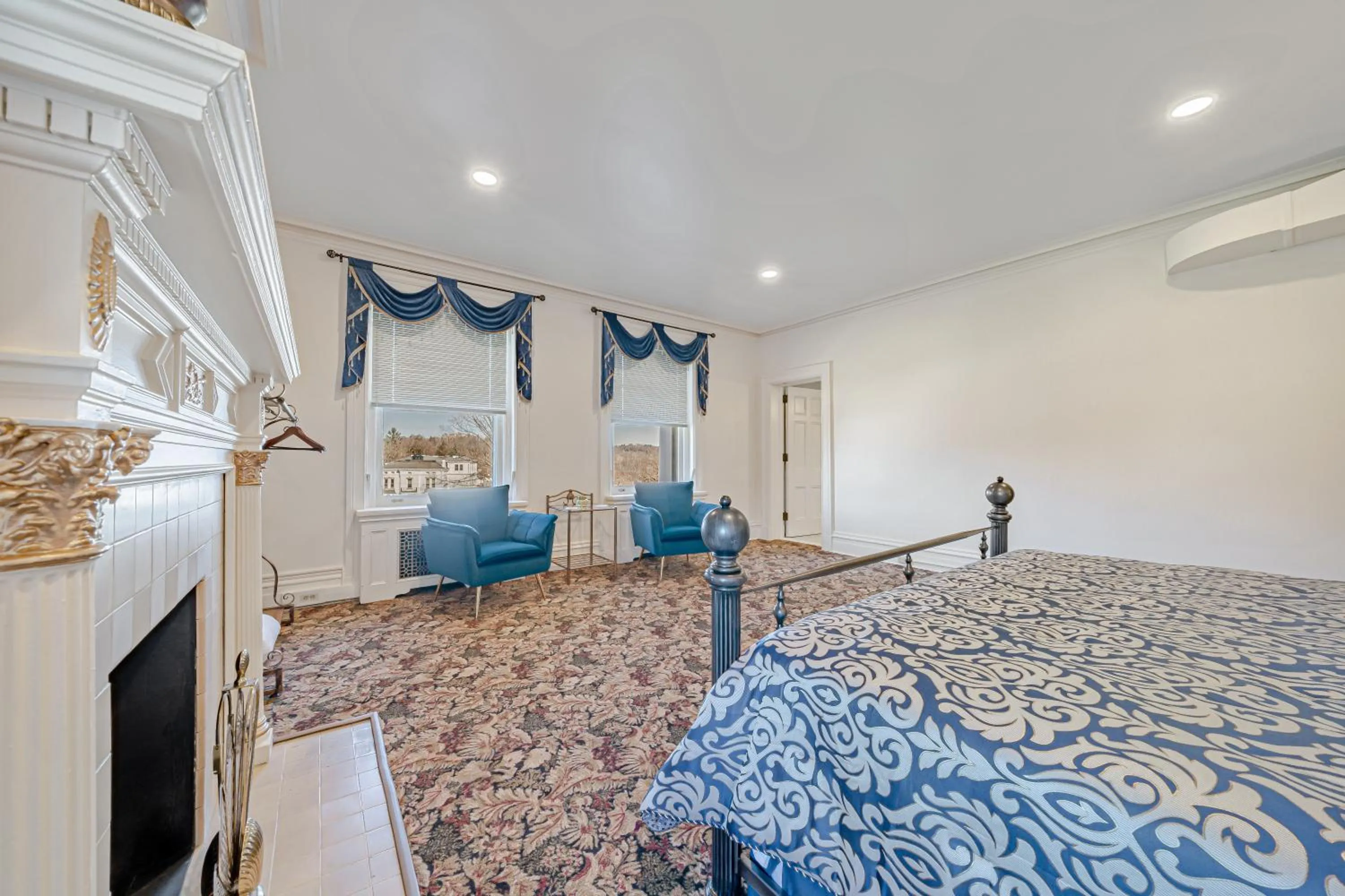 Bedroom, Bed in The Grandeur Estate