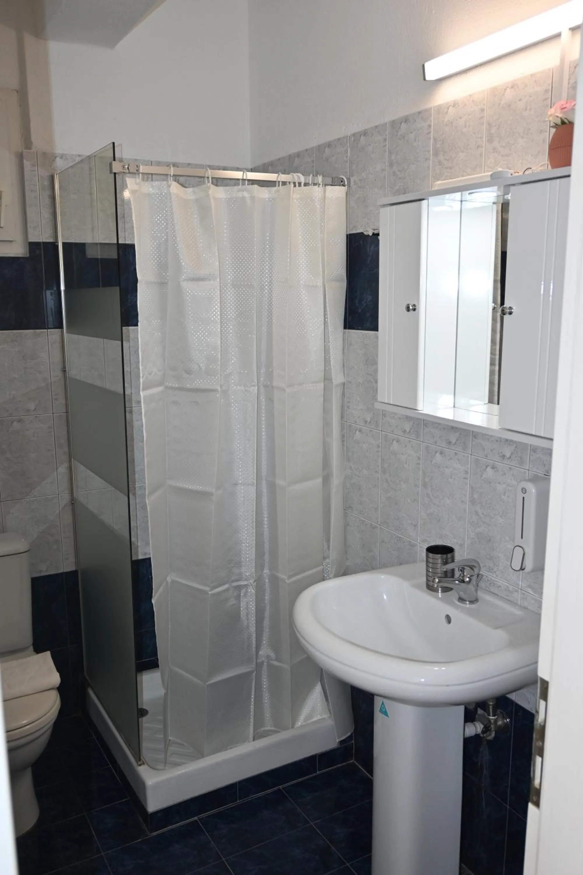 Shower in Doukas Aparthotel