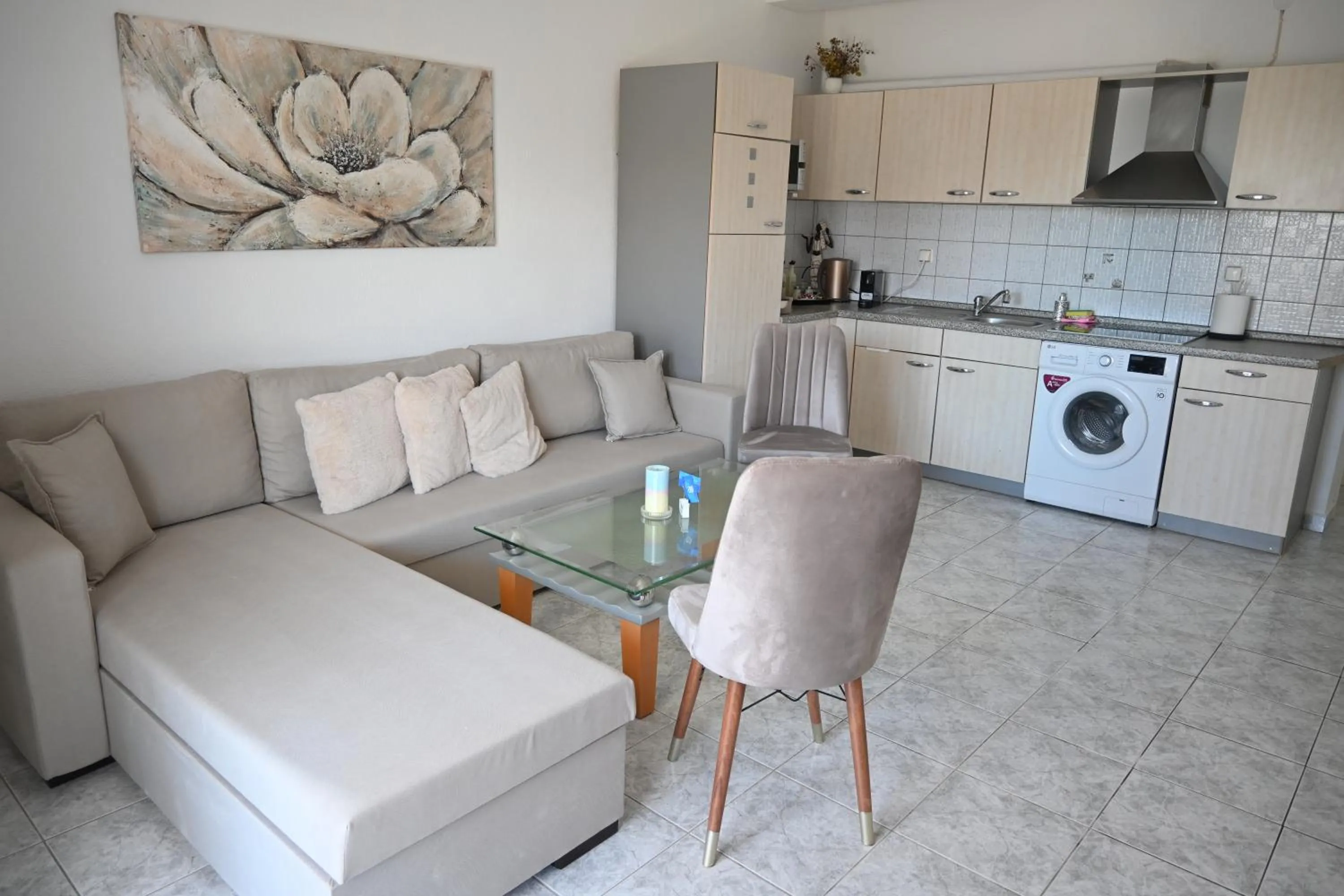 Kitchen or kitchenette in Doukas Aparthotel