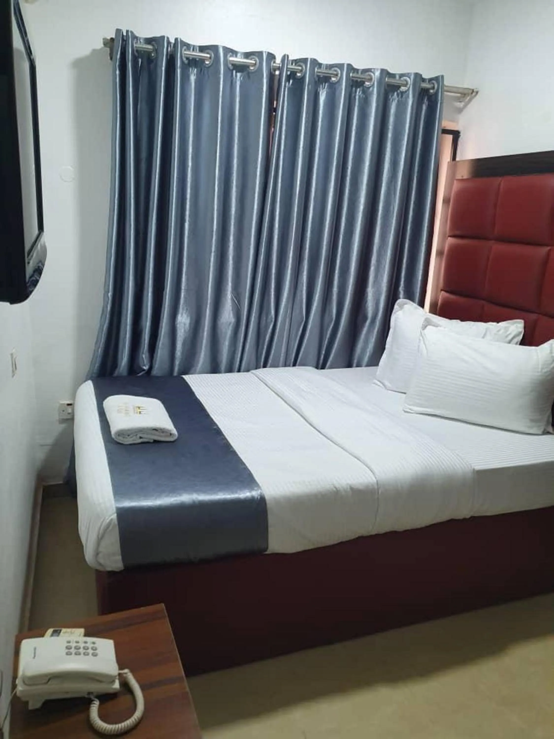 Bed in 4th Apartment and Suites