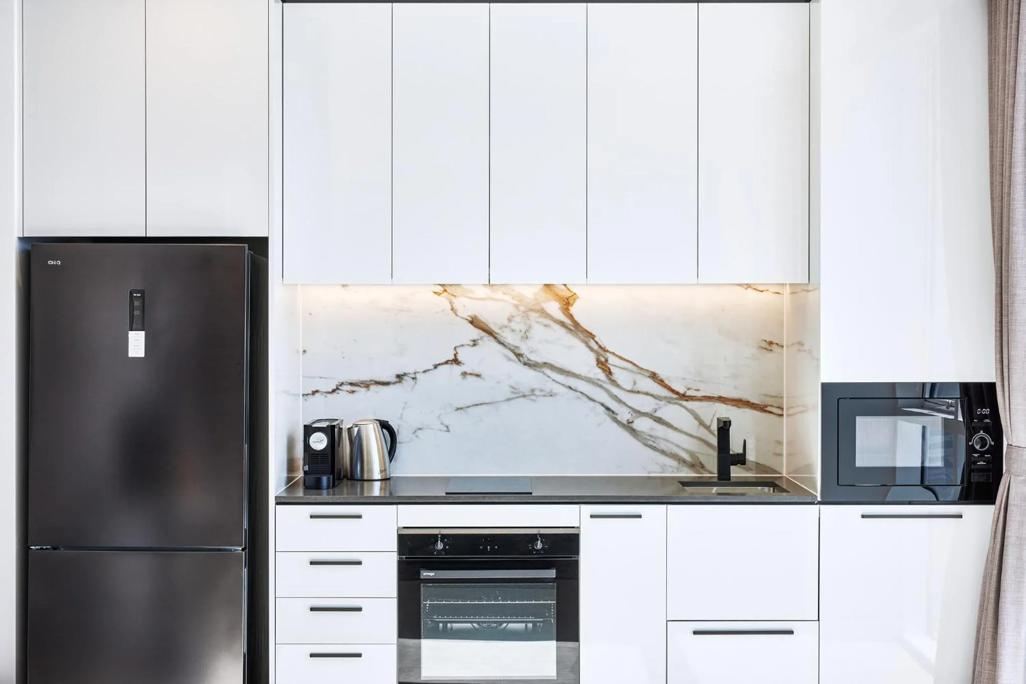 Kitchen or kitchenette in Meriton Suites Liverpool