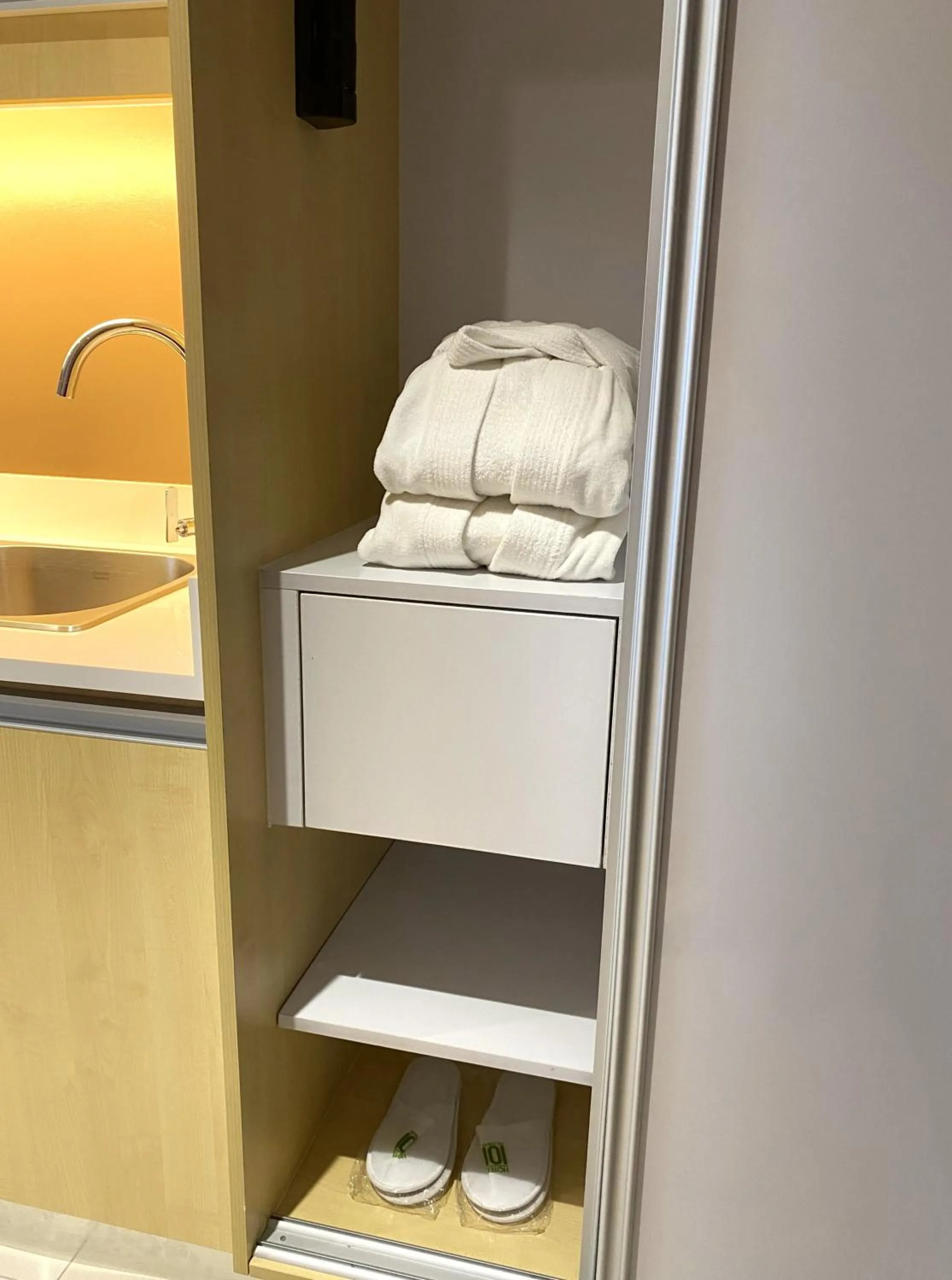 towels in Hotel101 - Fort