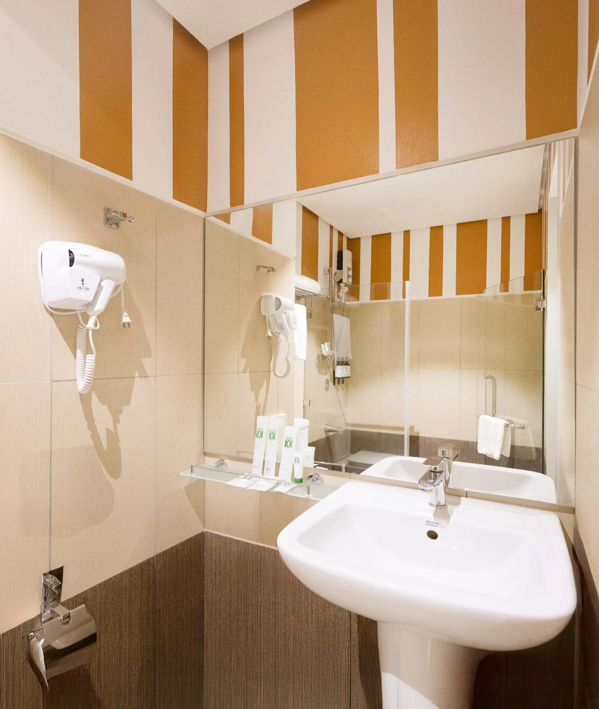 Shower in Hotel101 - Fort