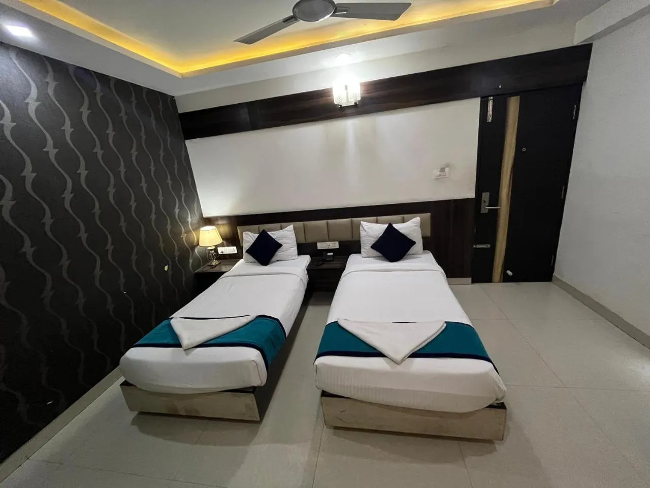 Photo of the whole room, Bed in Western Keys Hotel