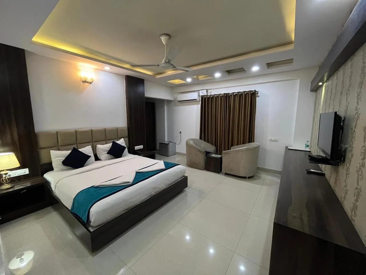 Photo of the whole room, Bed in Western Keys Hotel