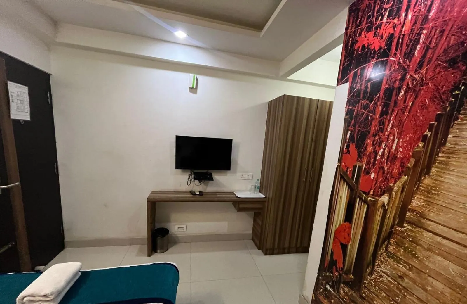 TV and multimedia in Western Keys Hotel