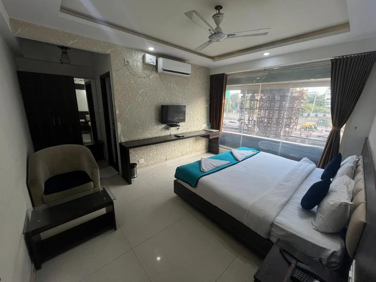 Photo of the whole room, Bed in Western Keys Hotel