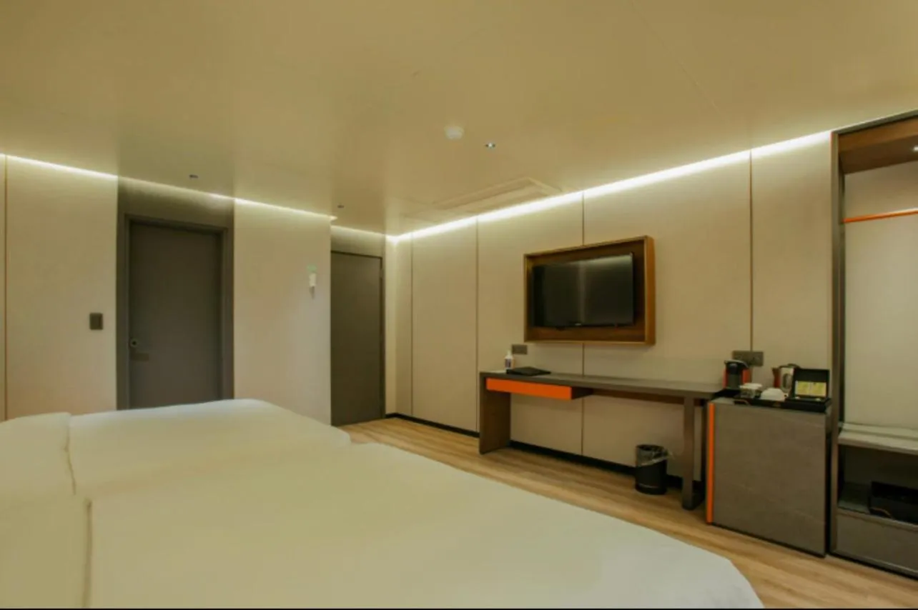 Bed in L&L City Hotel