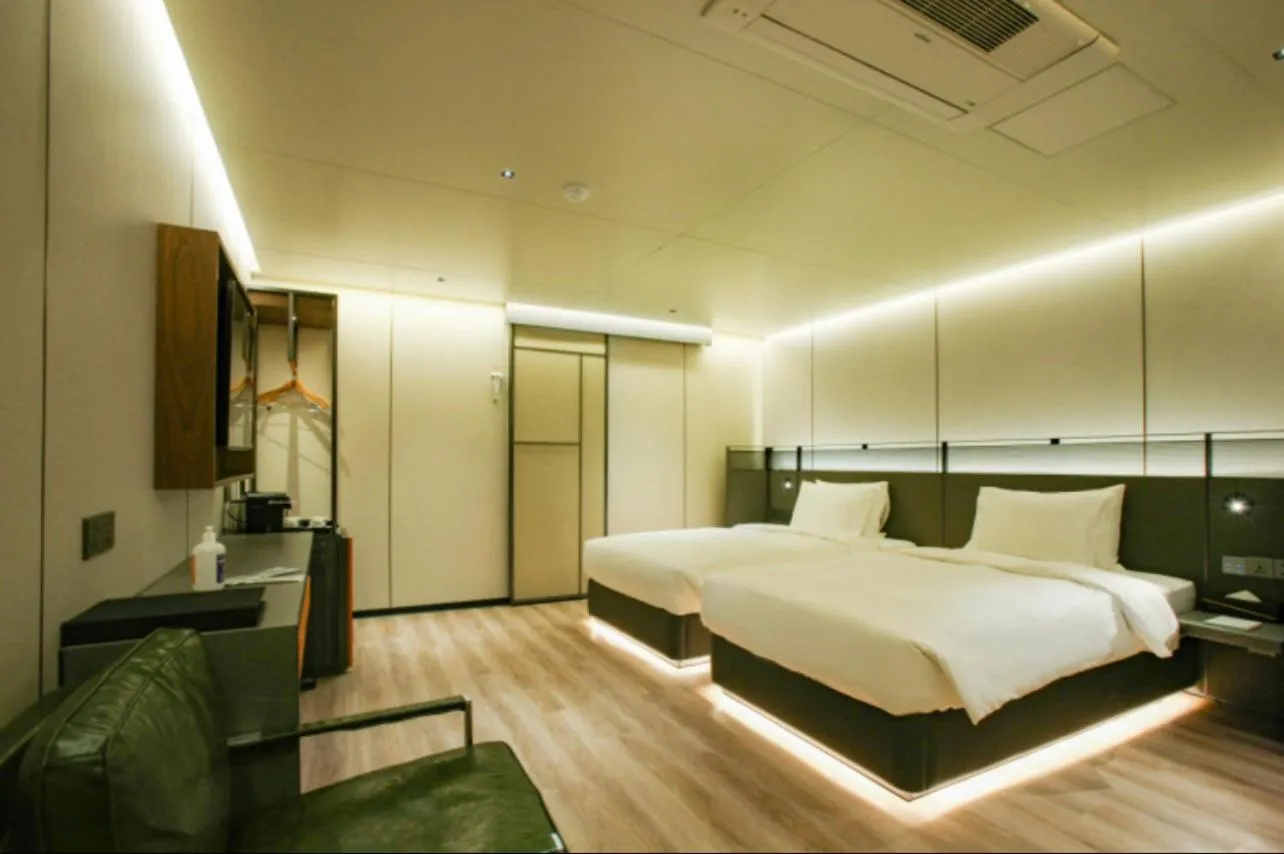 Bed in L&L City Hotel