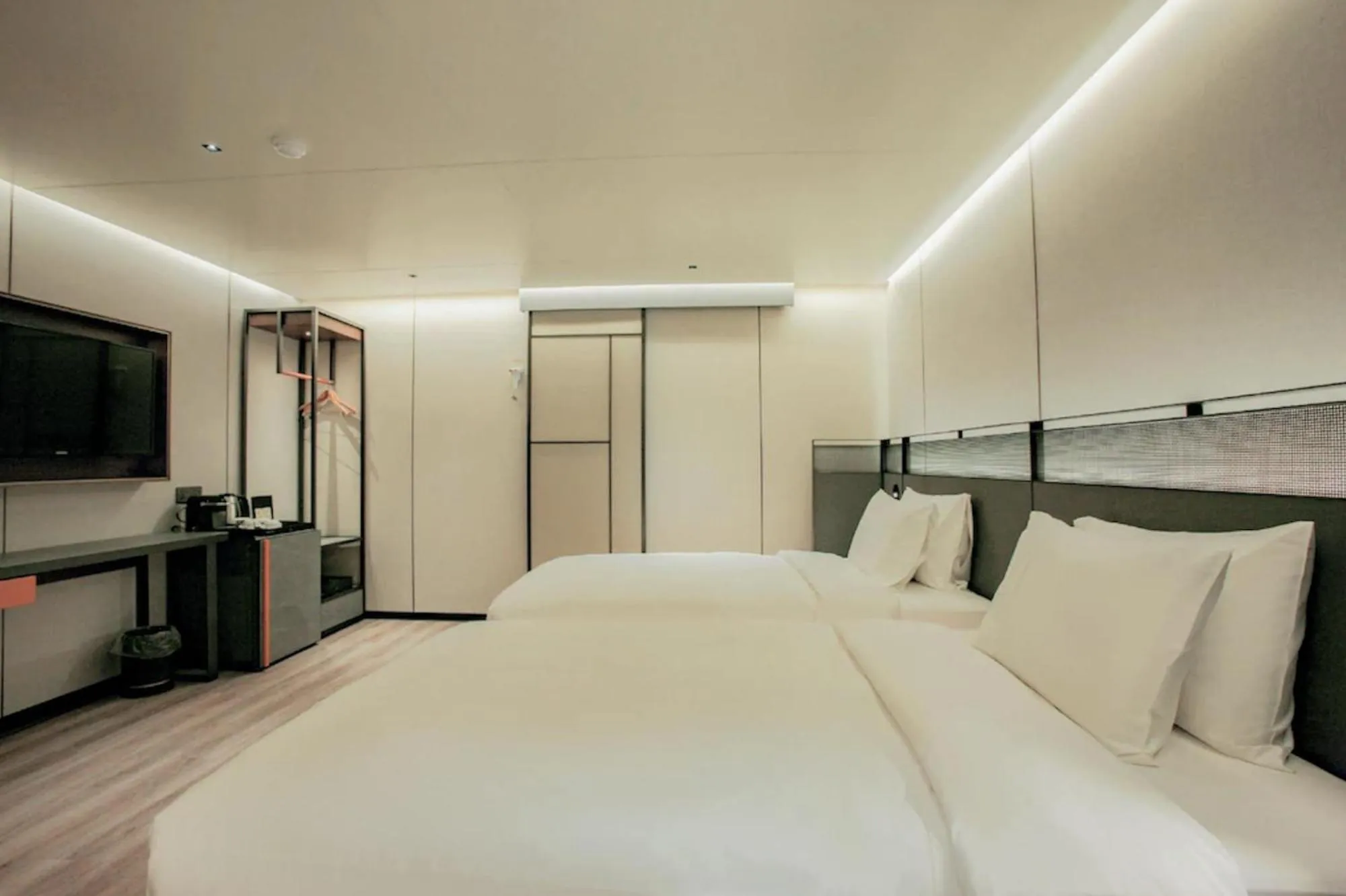 Bed in L&L City Hotel