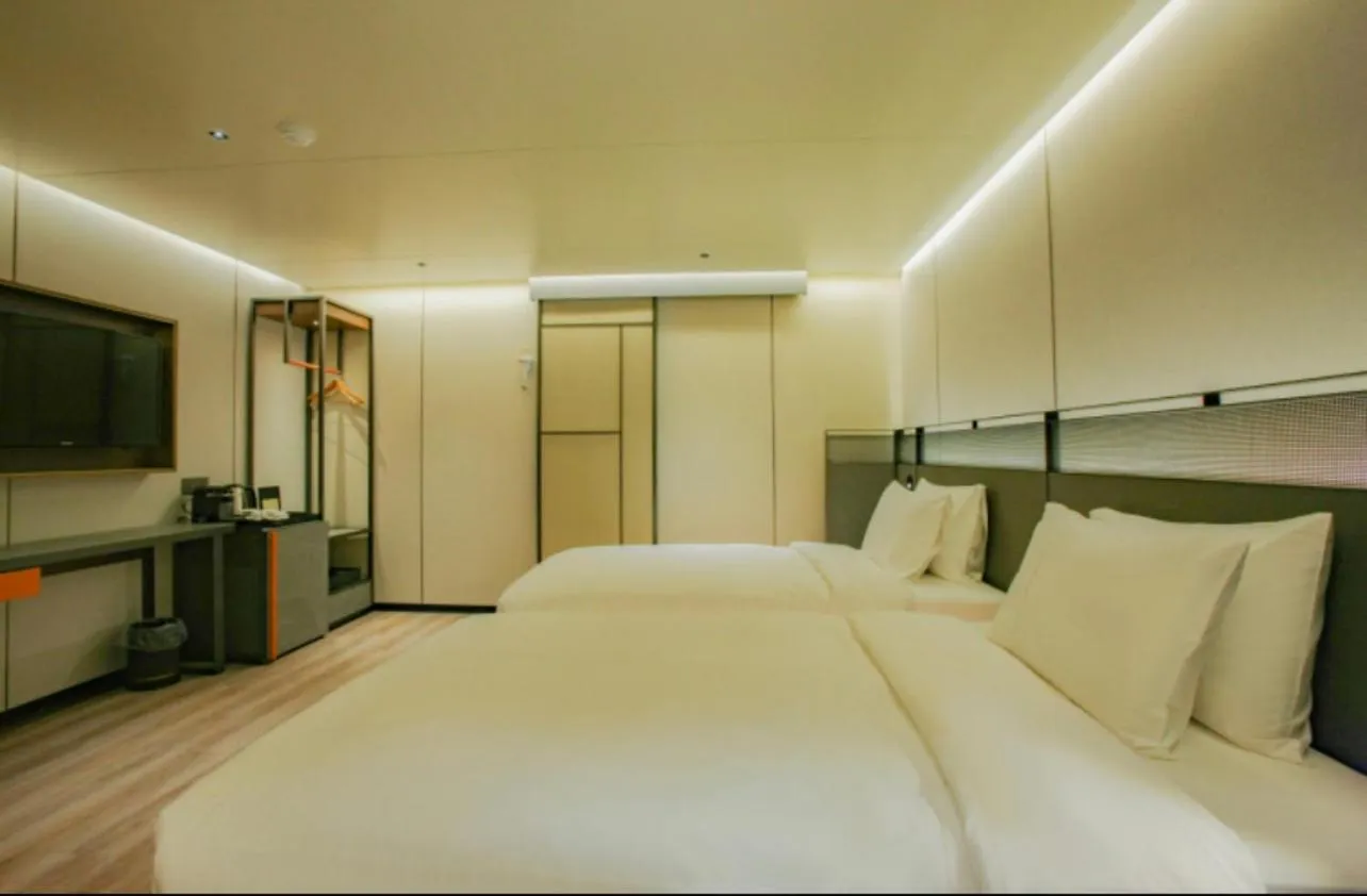 Bed in L&L City Hotel