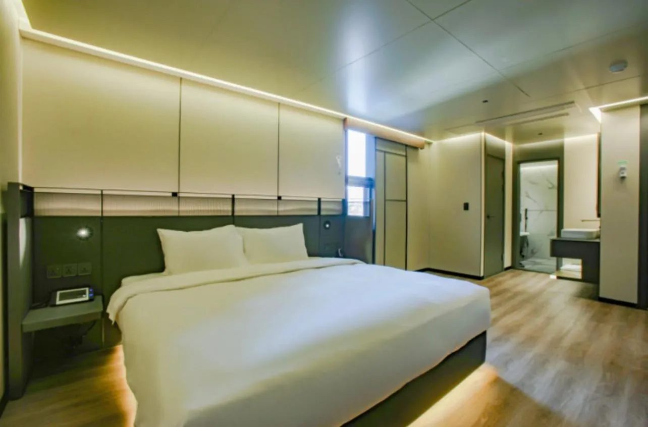 Bed in L&L City Hotel