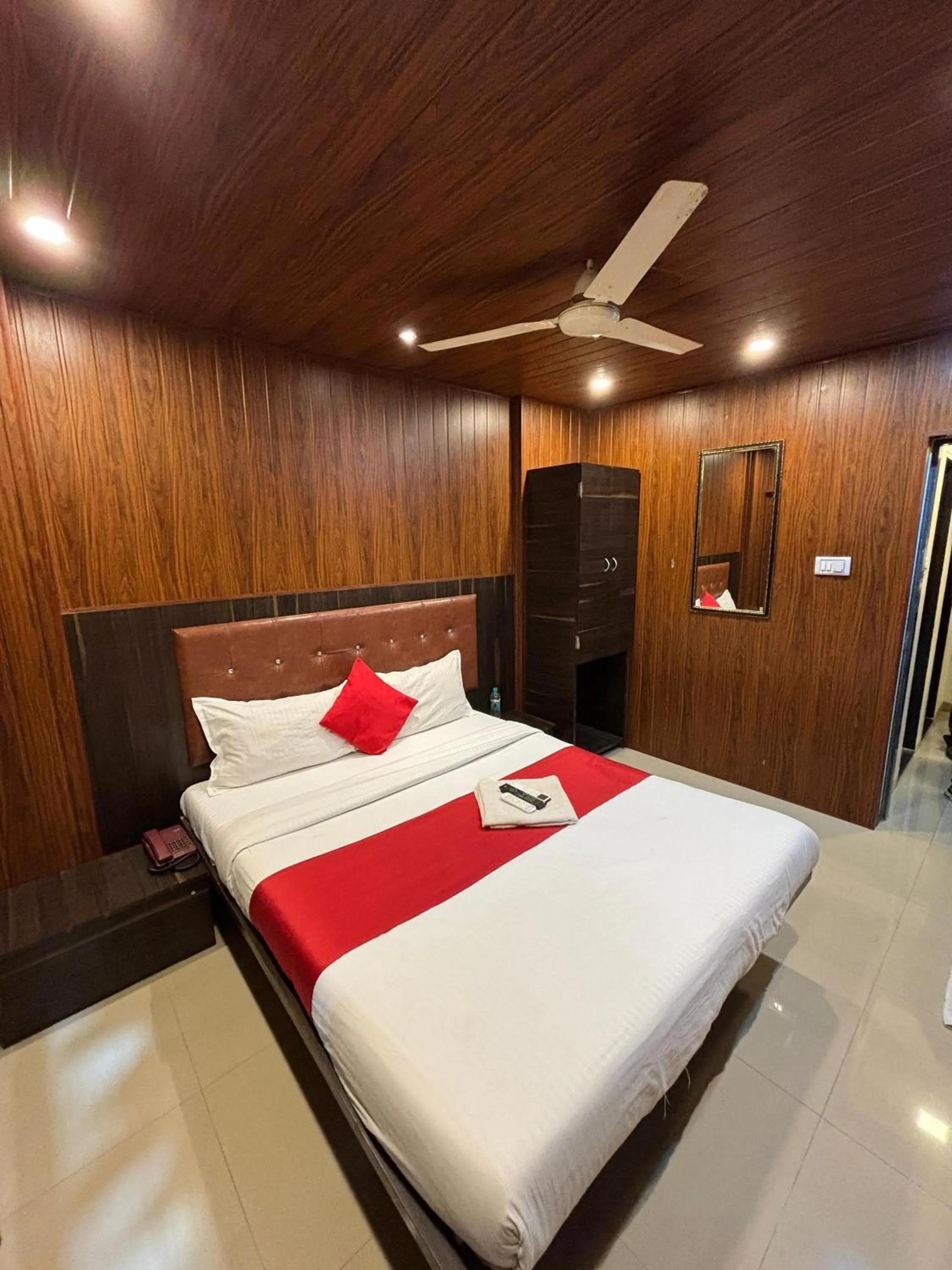 Bed in Hotel Borivali Executive - Near Borivali Railway Station