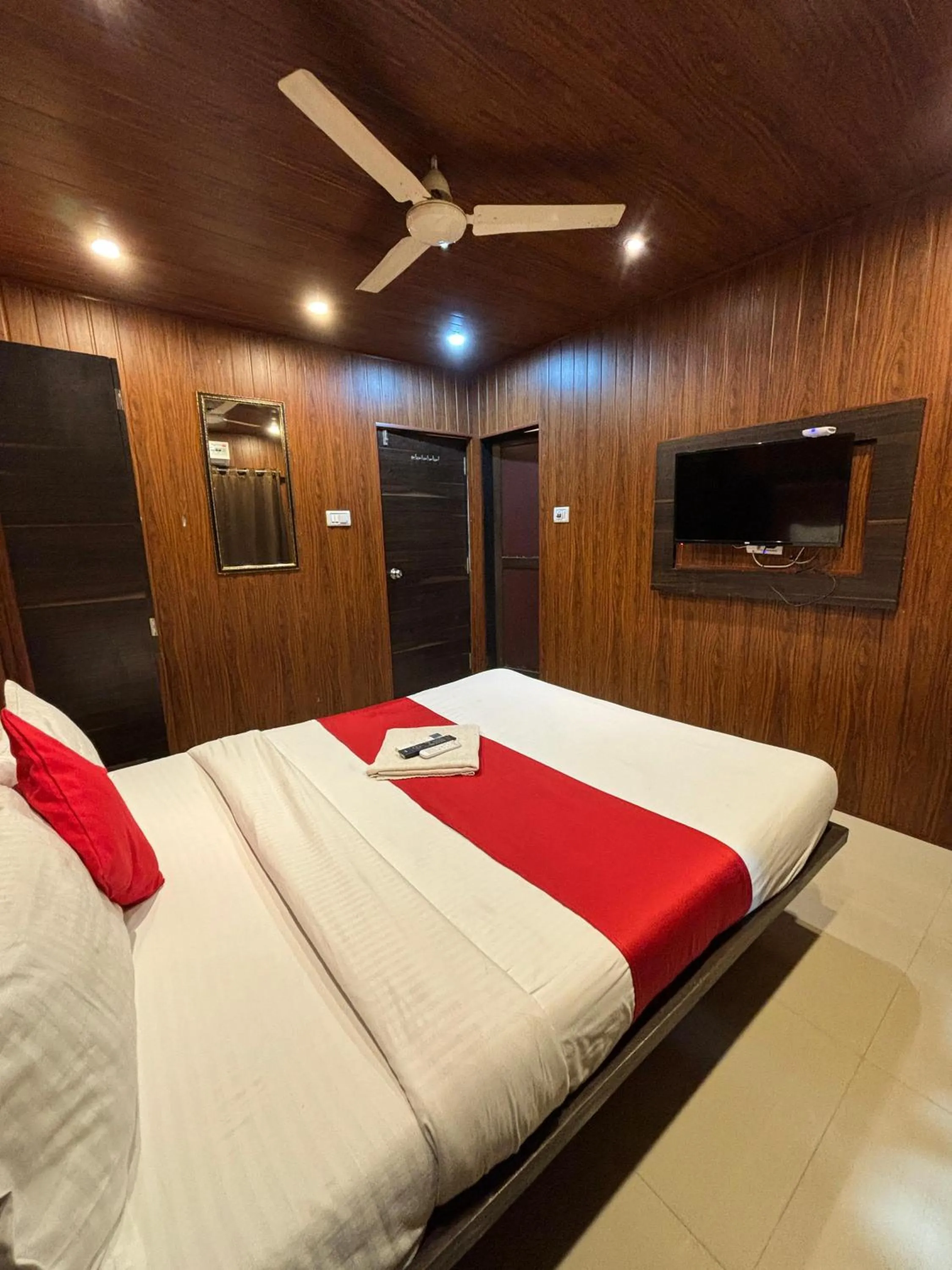 Bed in Hotel Borivali Executive - Near Borivali Railway Station