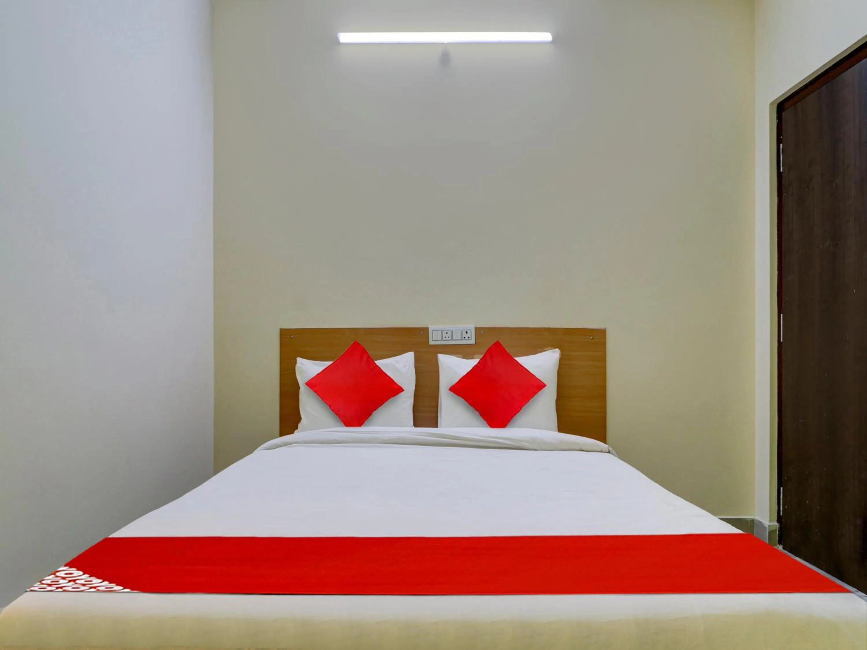 Bedroom, Bed in Super Collection O RBS NFC Road