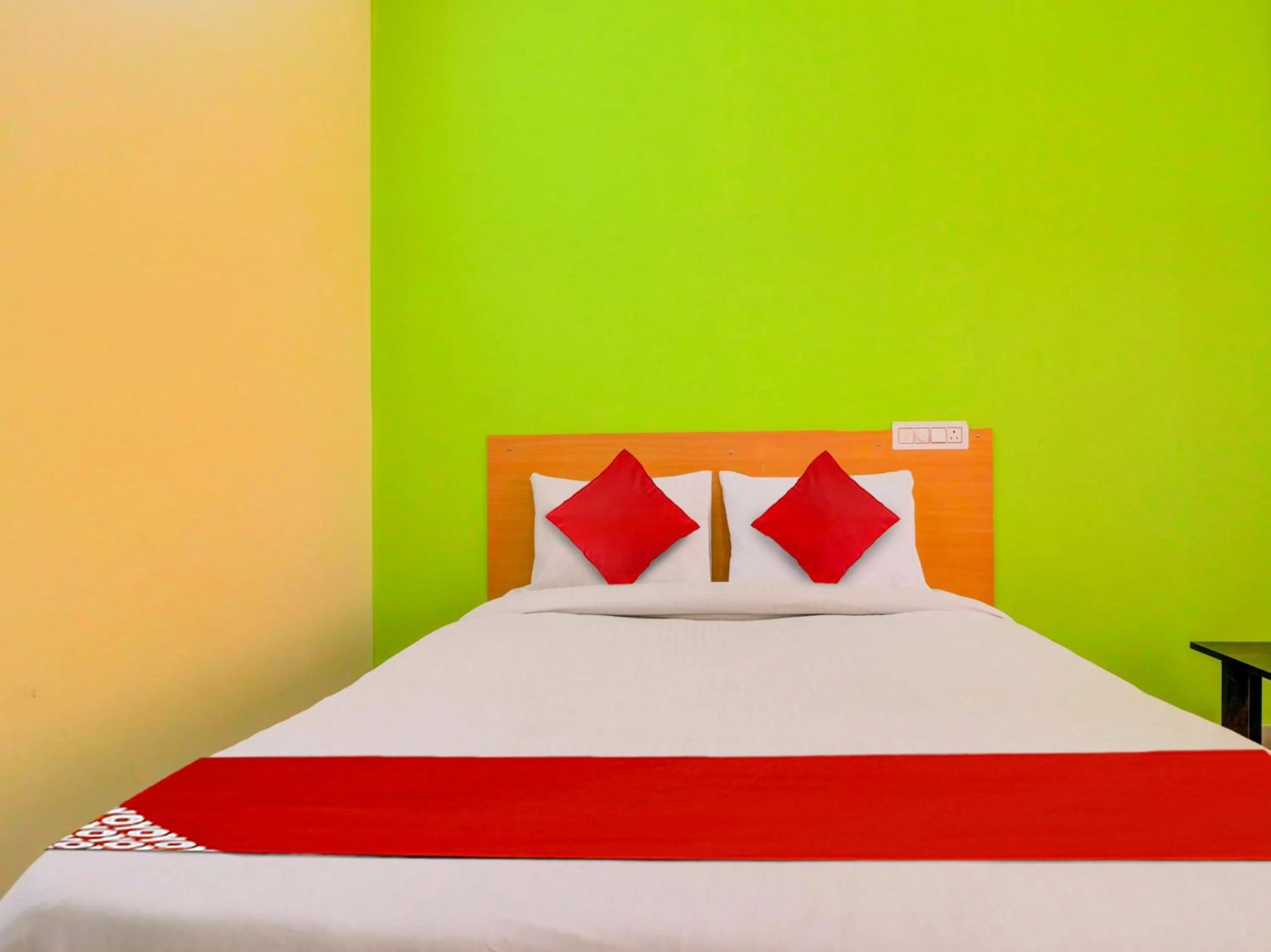 Bedroom, Bed in Super Collection O RBS NFC Road