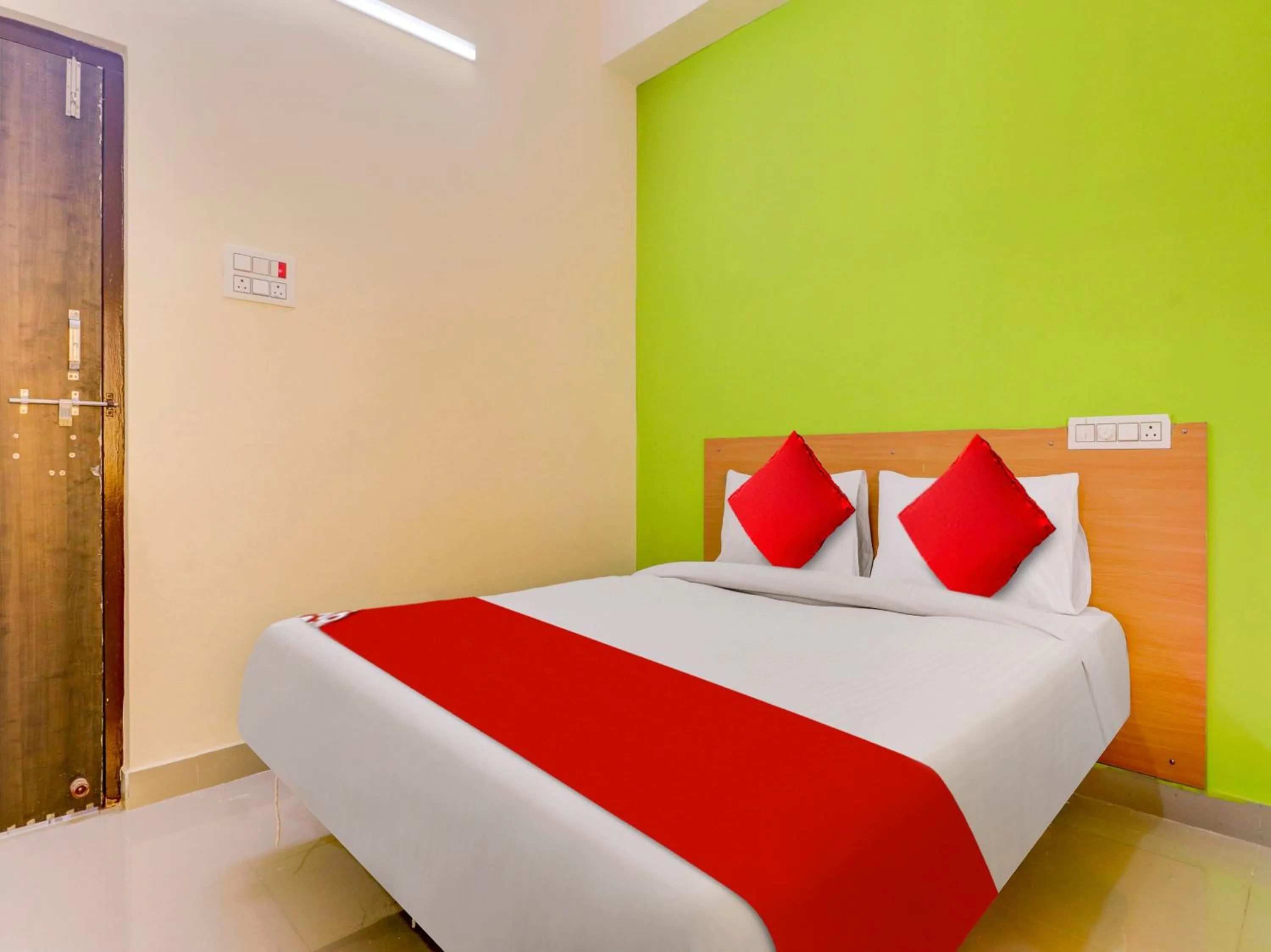 Bedroom, Bed in Super Collection O RBS NFC Road