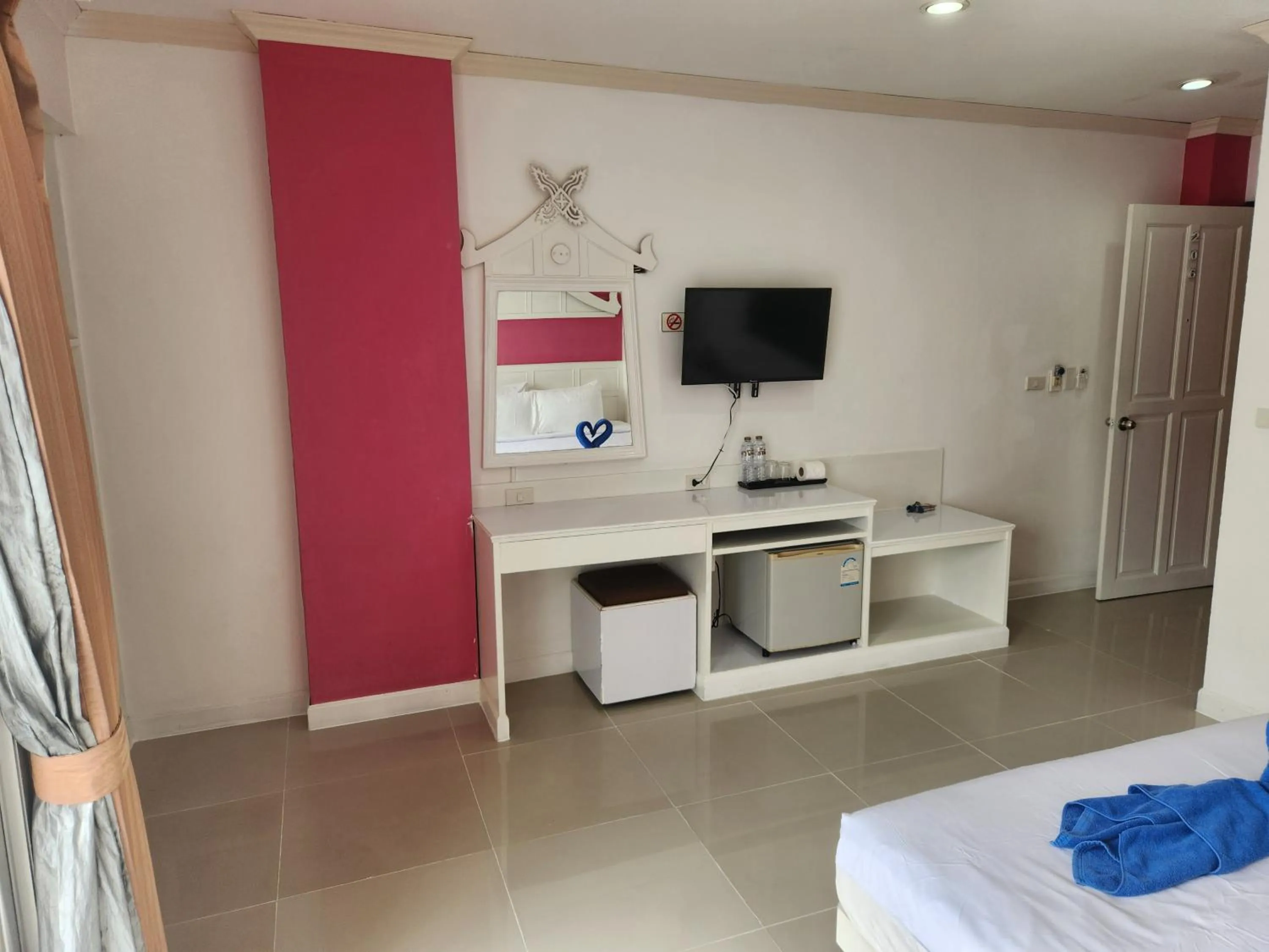 Bed in Santi White House Patong