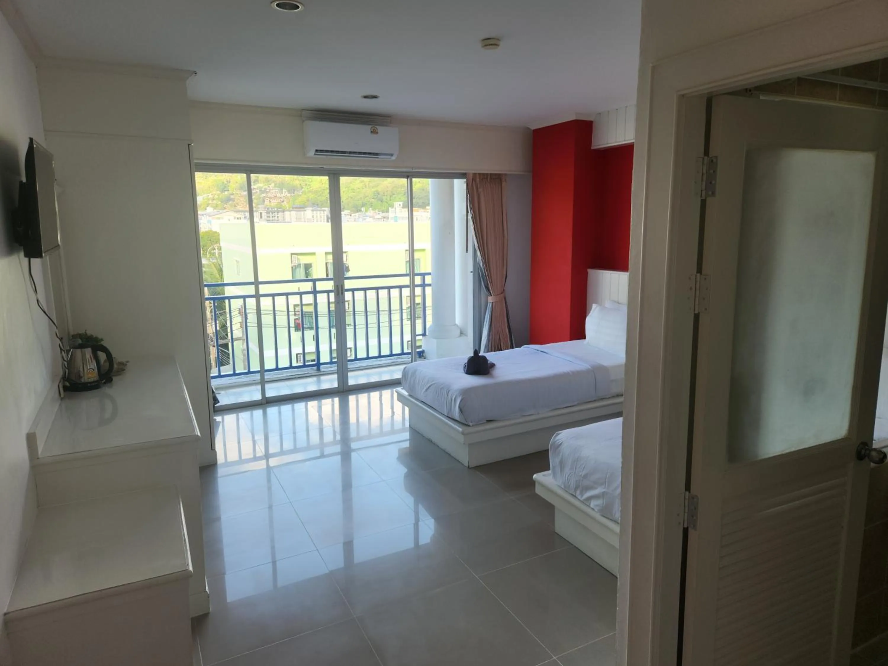 Bed in Santi White House Patong