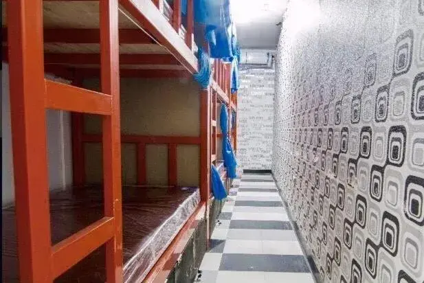 6-Bed Mixed Dormitory Room in VR hostel สะพานควาย 6-Bed Mixed Dormitory Room in VR hostel สะพานควาย