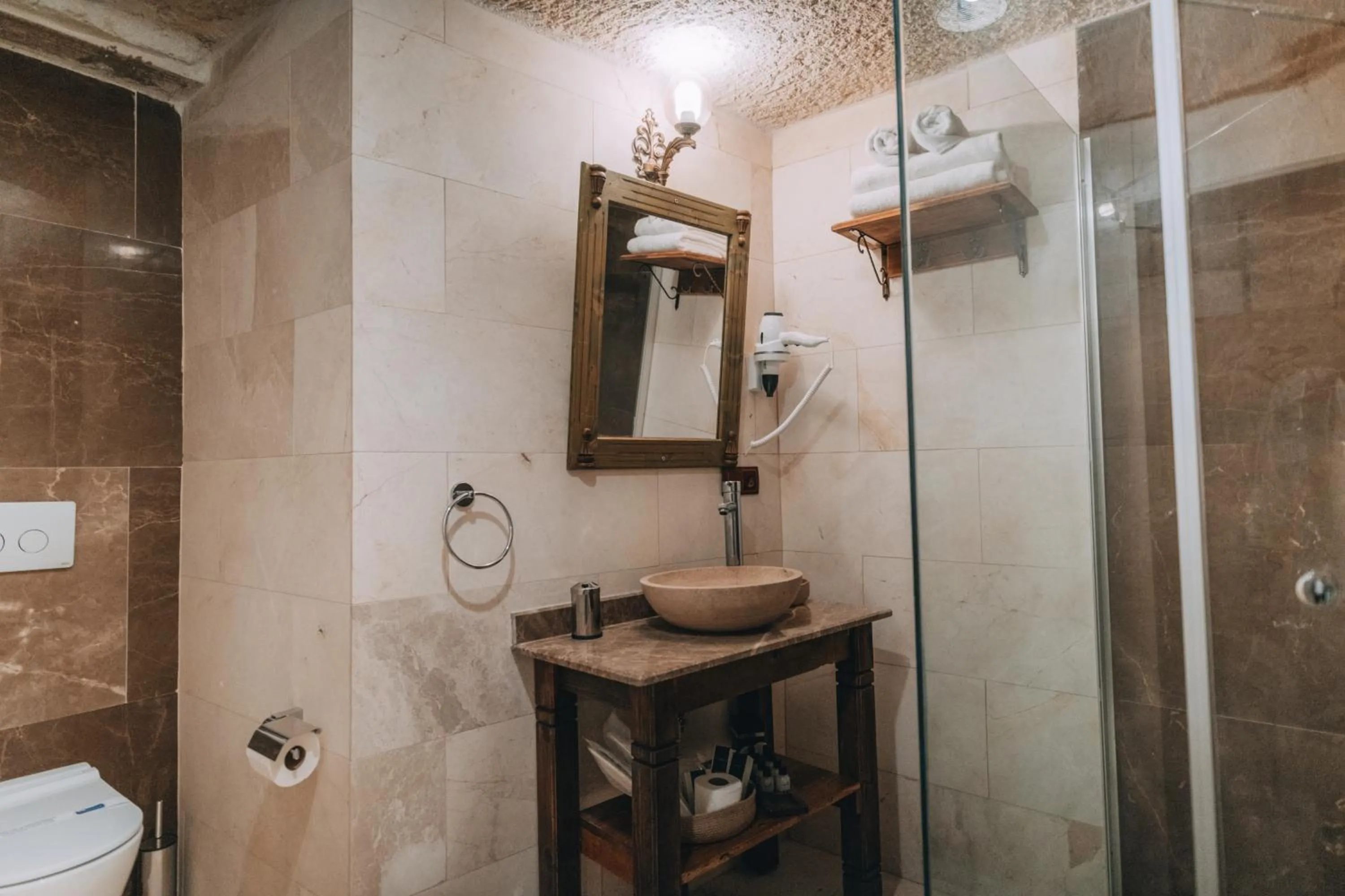 Shower in Sora Cave Hotel