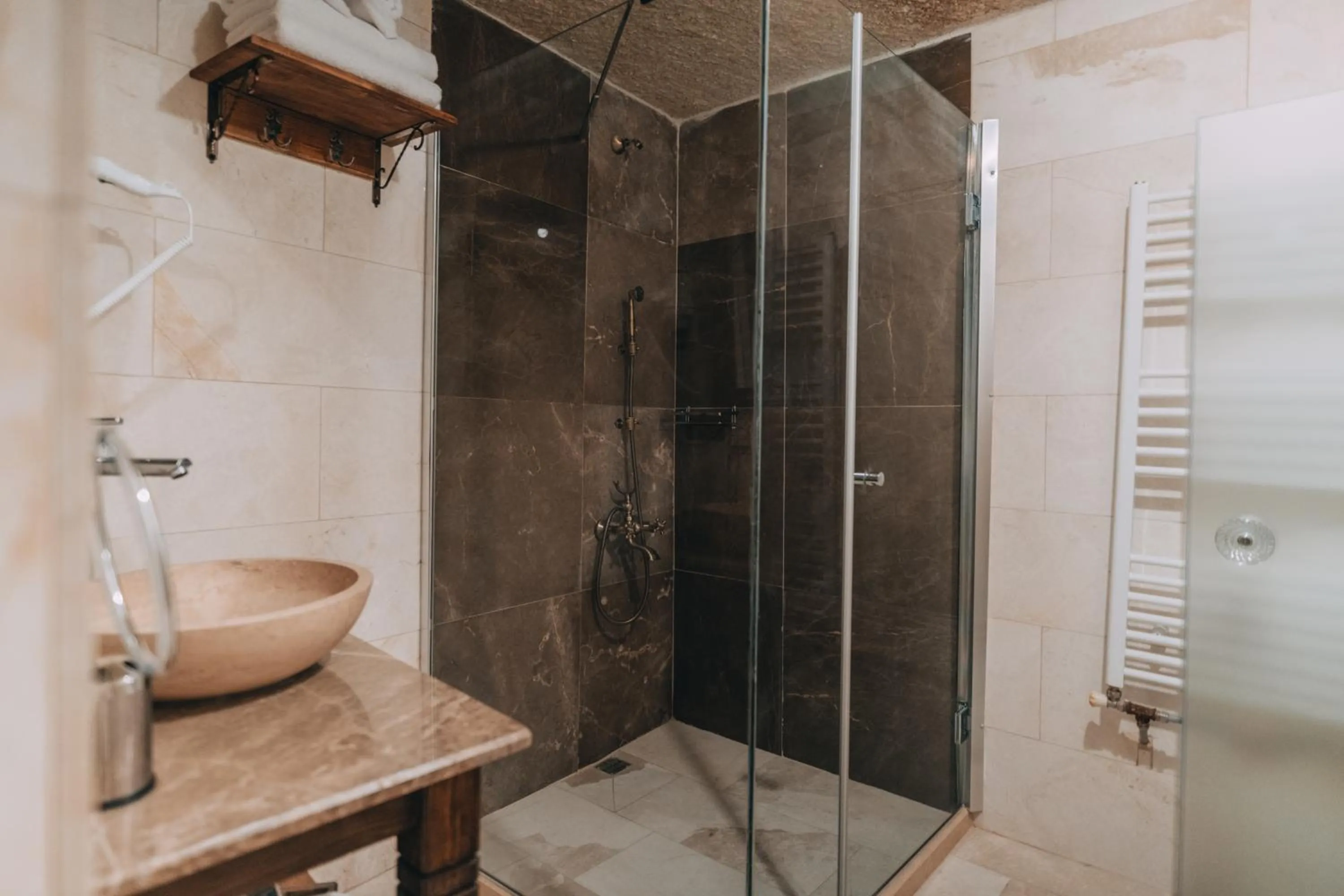 Shower in Sora Cave Hotel