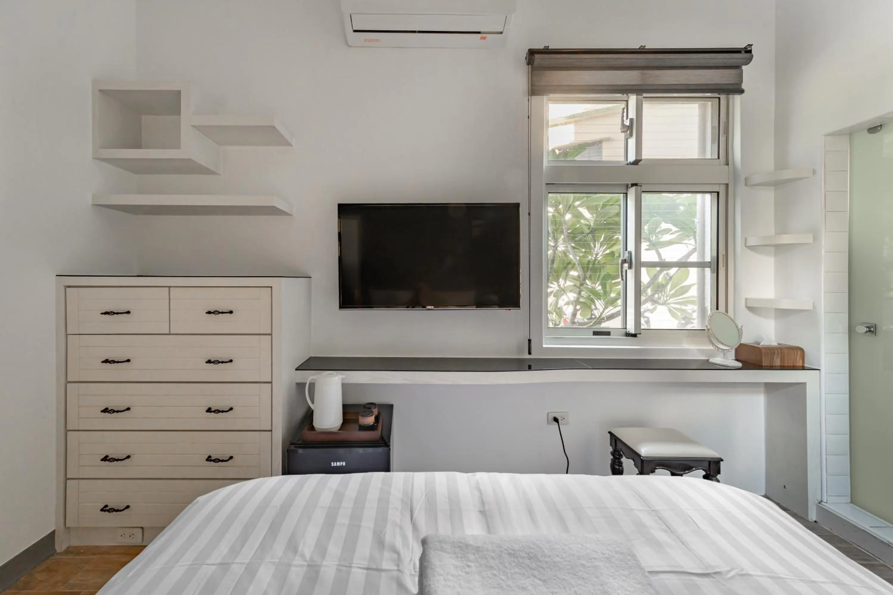 Bed in Sunset Mu Style Inn