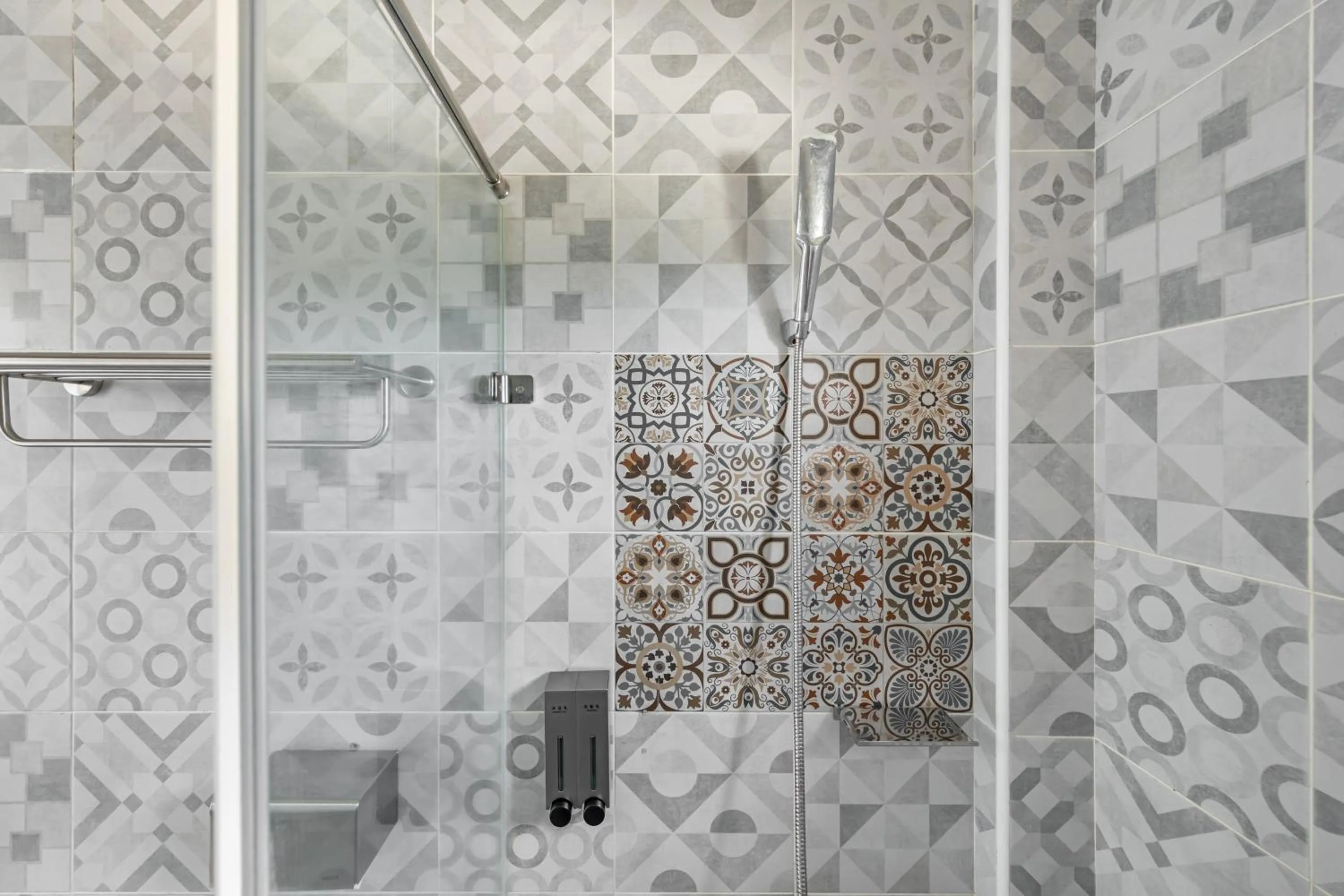 Shower in Sunset Mu Style Inn