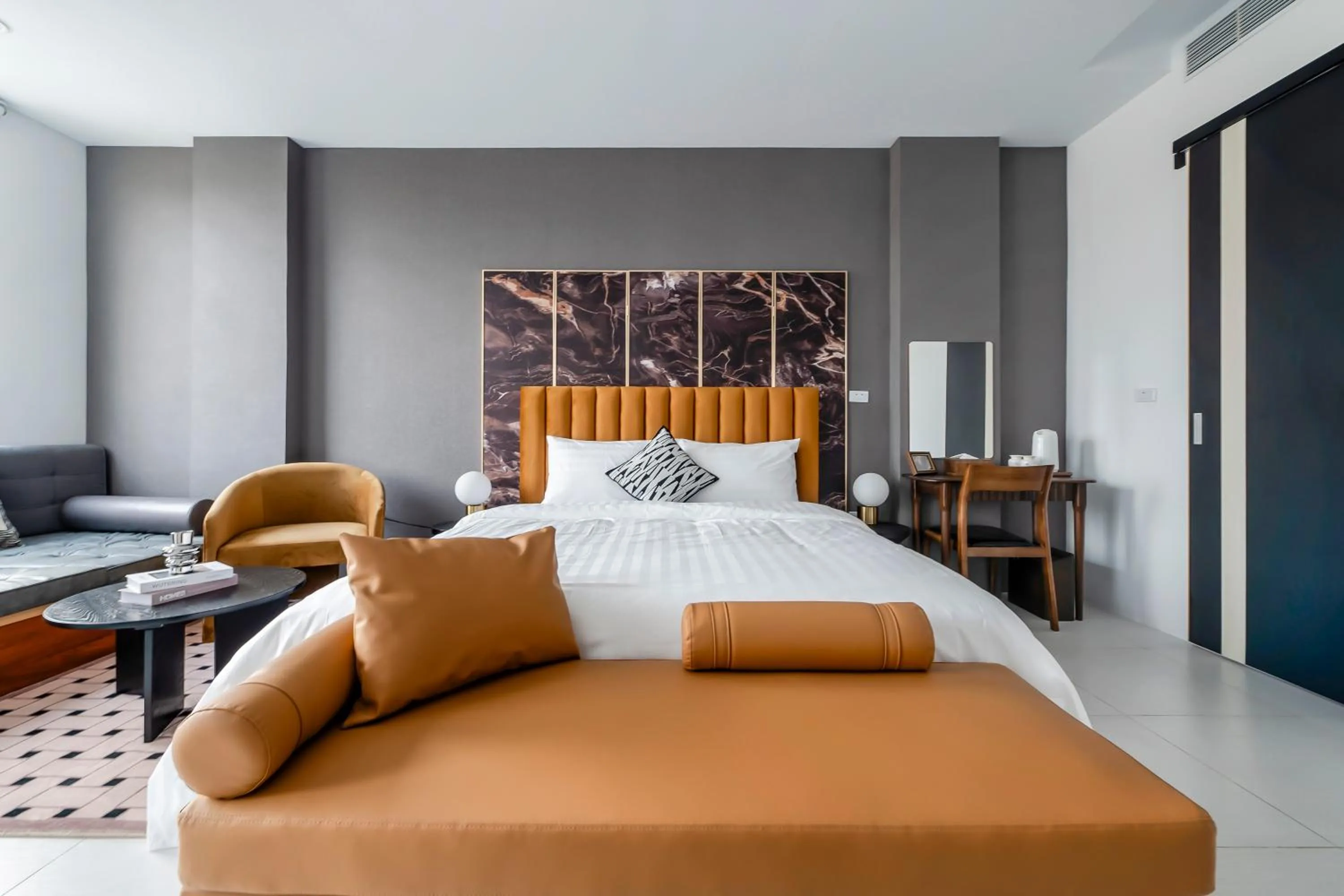 Photo of the whole room, Bed in Sunset Mu Style Inn