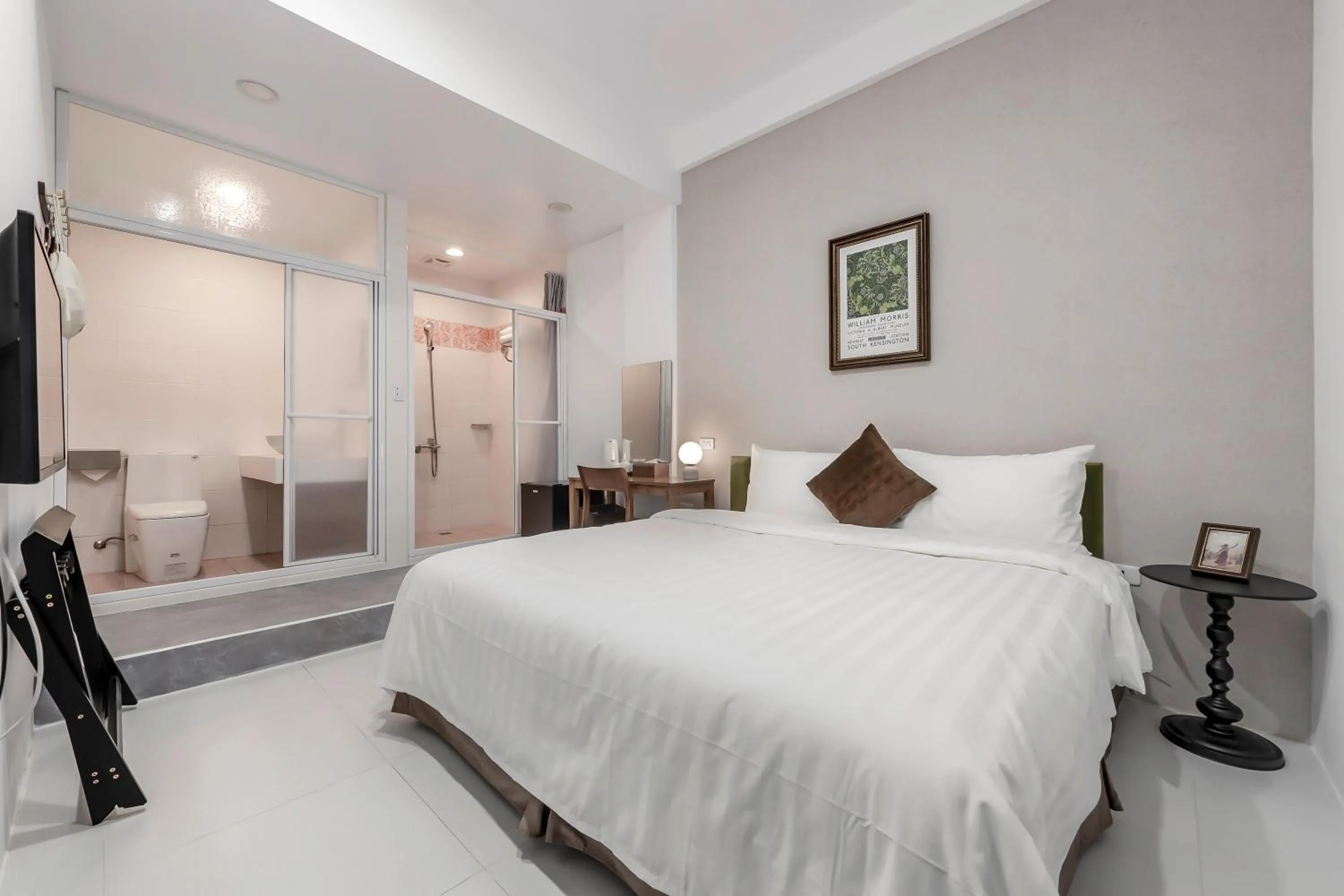 Photo of the whole room, Bed in Sunset Mu Style Inn