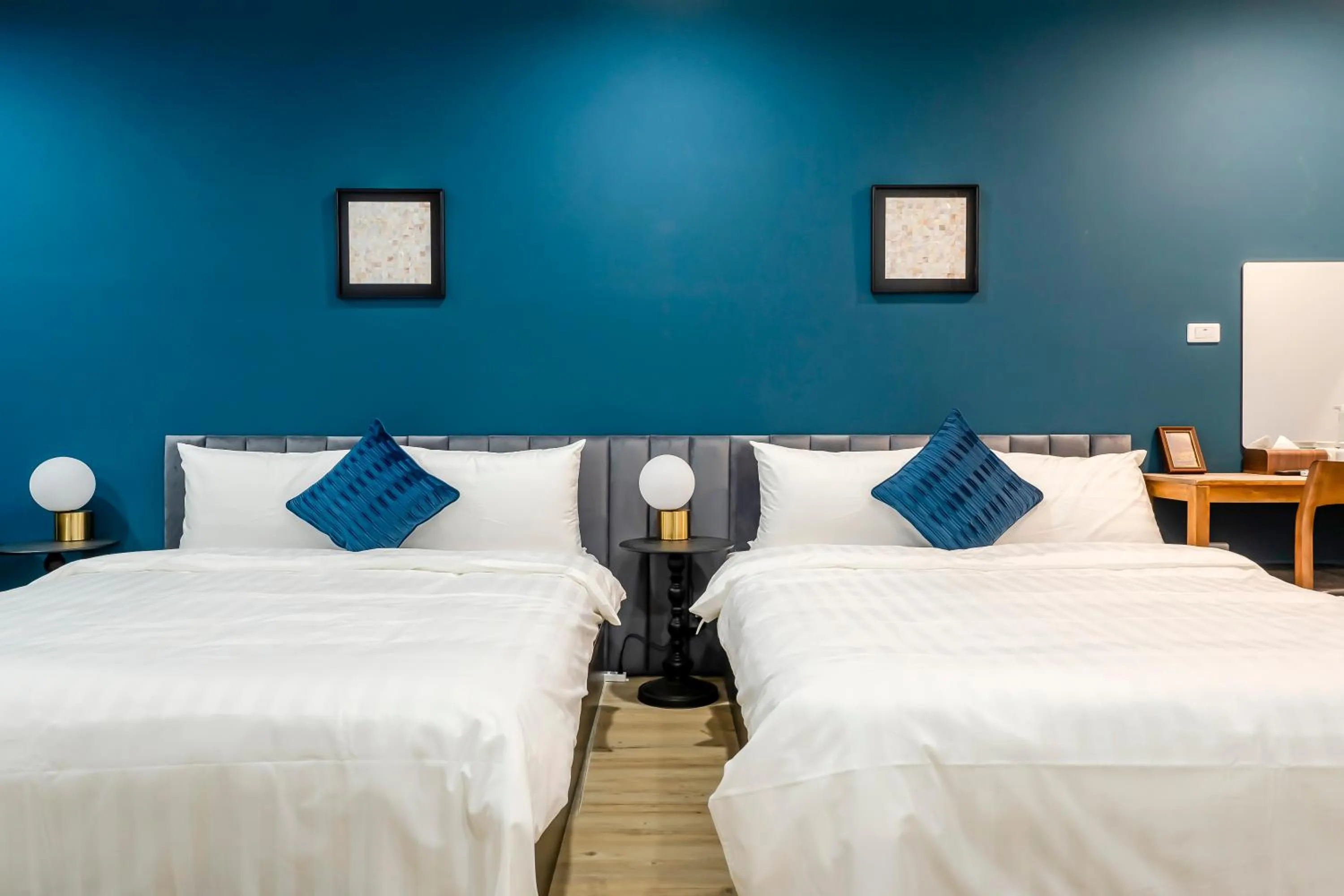 Photo of the whole room, Bed in Sunset Mu Style Inn