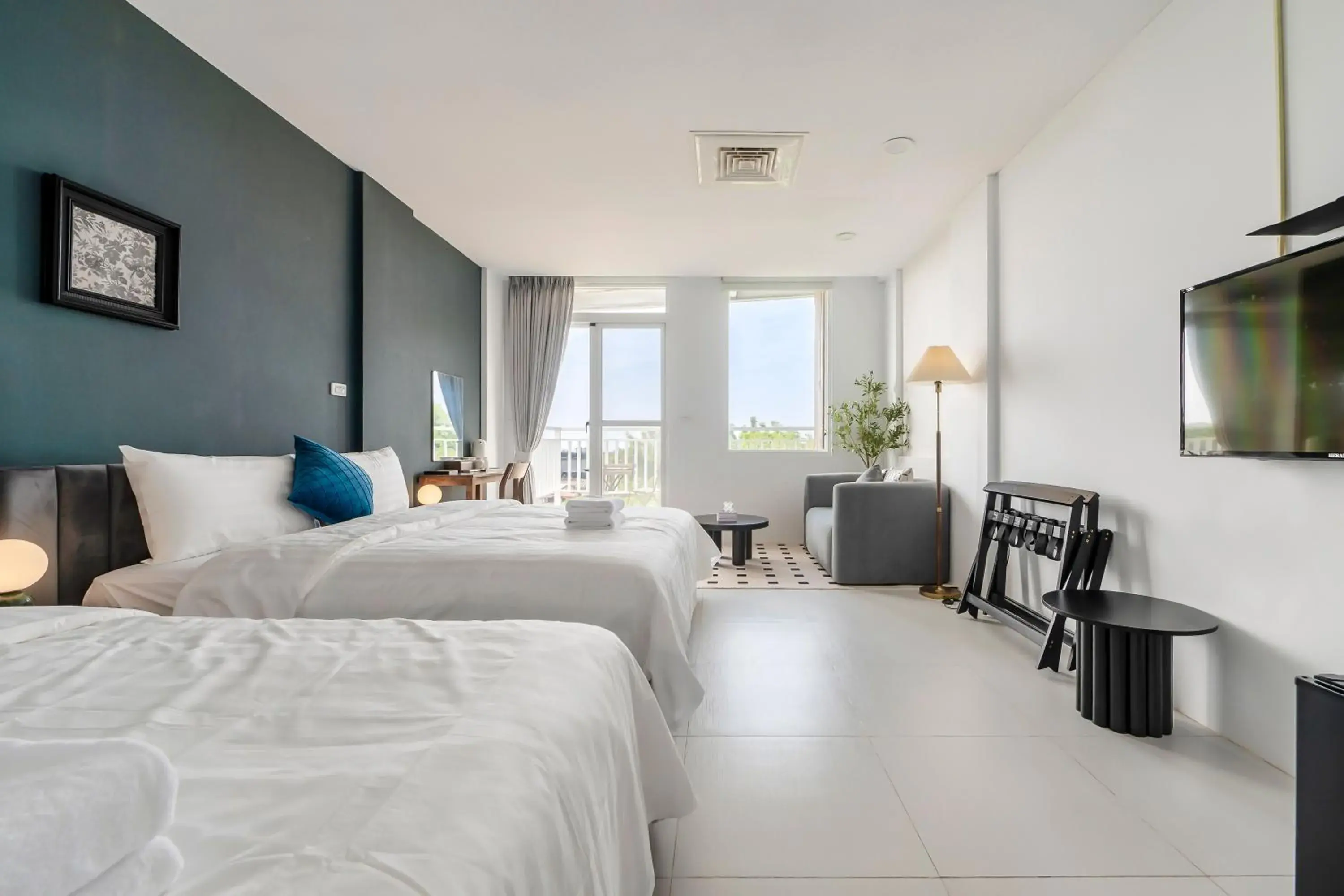 Quadruple Room with Balcony in Sunset Mu Style Inn Quadruple Room with Balcony in Sunset Mu Style Inn