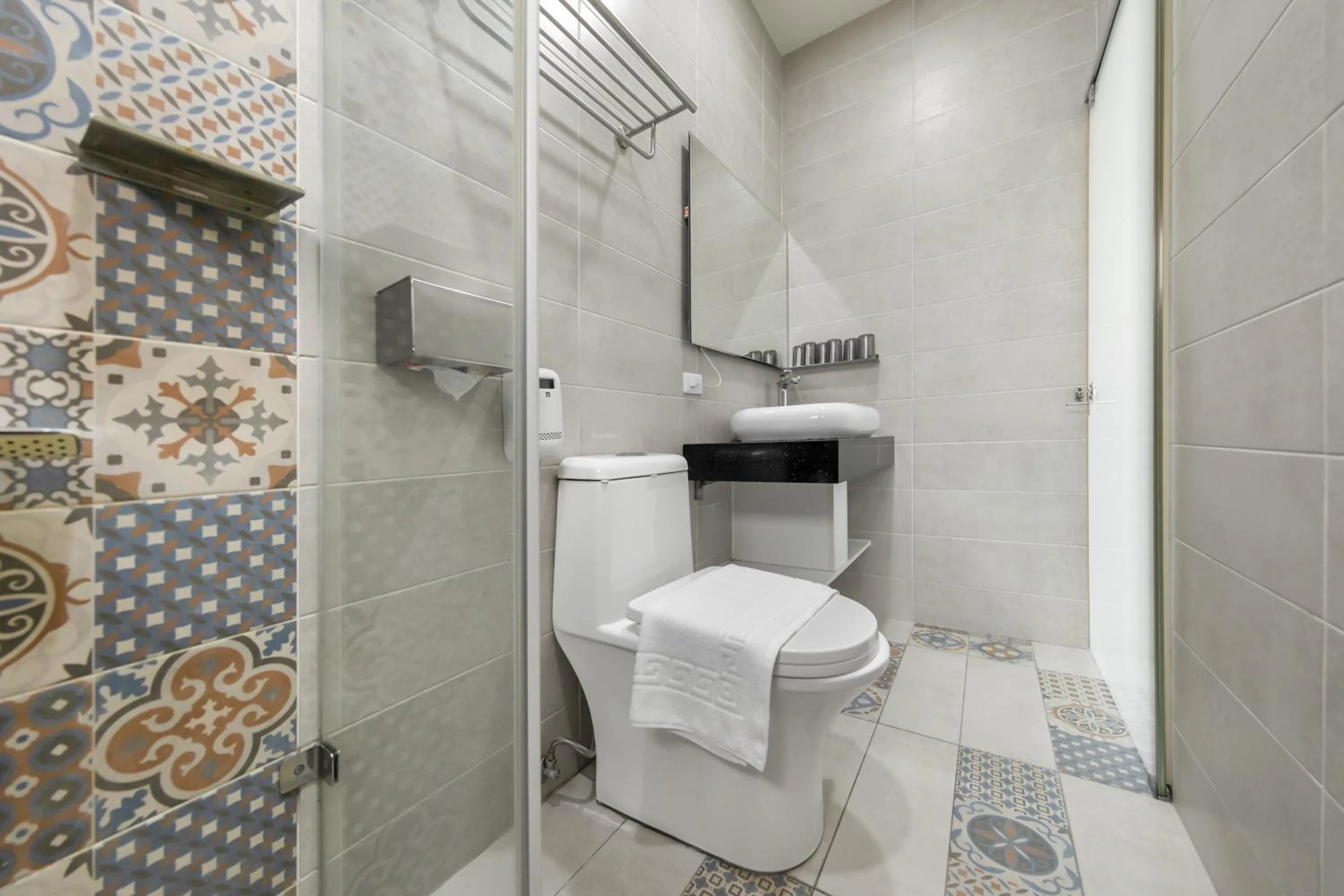 Toilet in Sunset Mu Style Inn