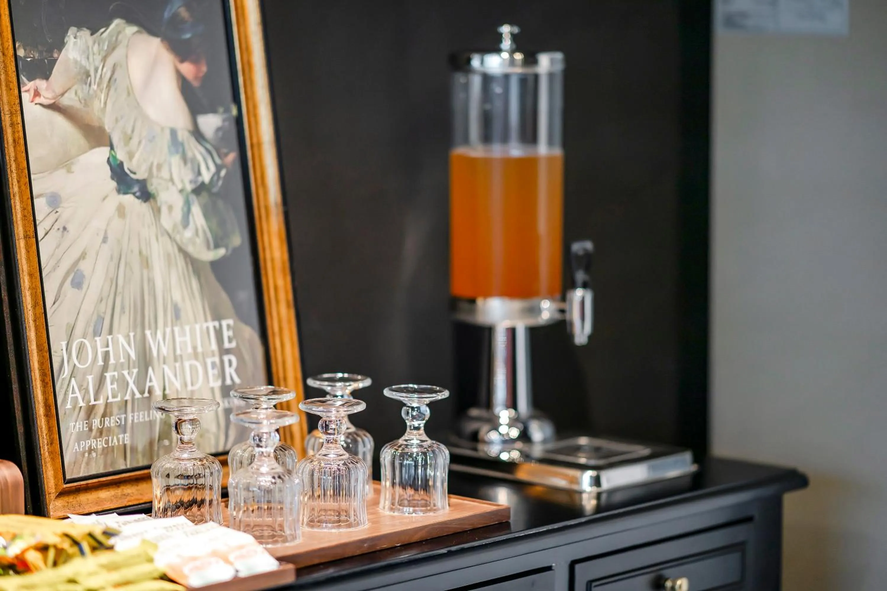 Food and drinks in Sunset Mu Style Inn