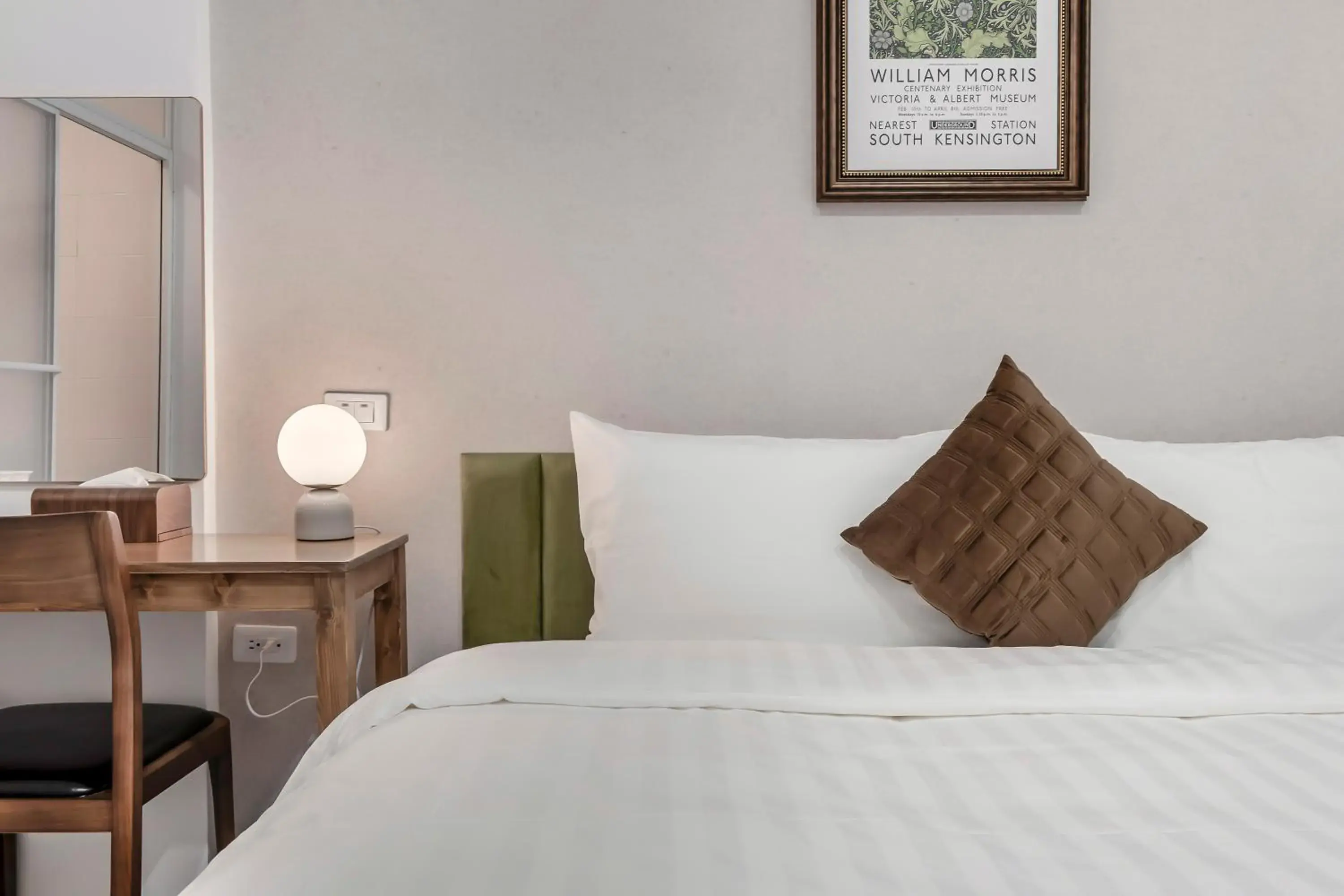 Small Double Room - No Window in Sunset Mu Style Inn Small Double Room - No Window in Sunset Mu Style Inn