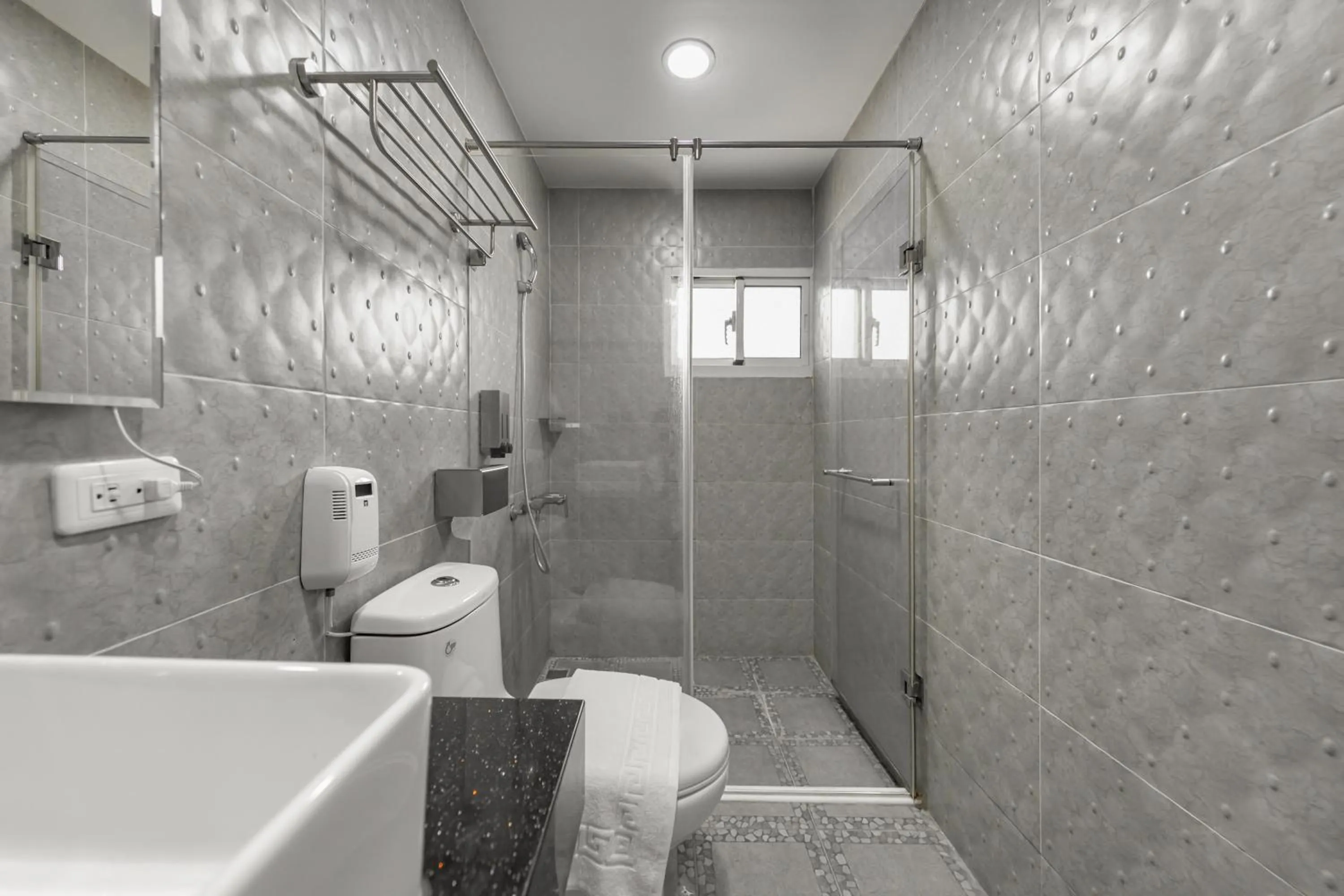 Shower in Sunset Mu Style Inn