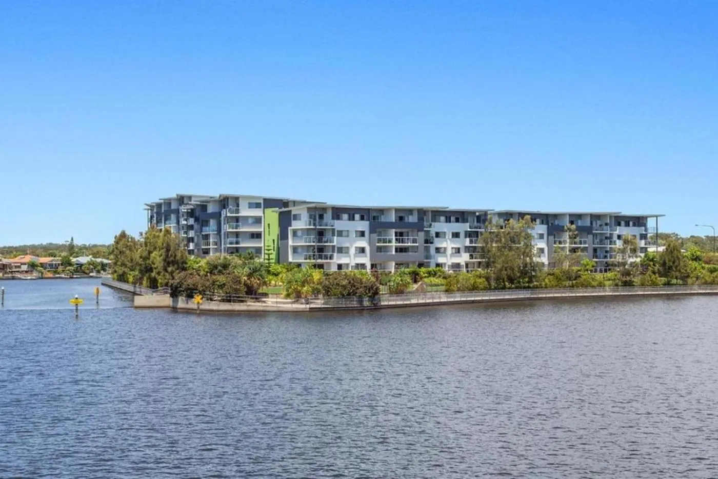 Property building in Broadwater on the Peninsula