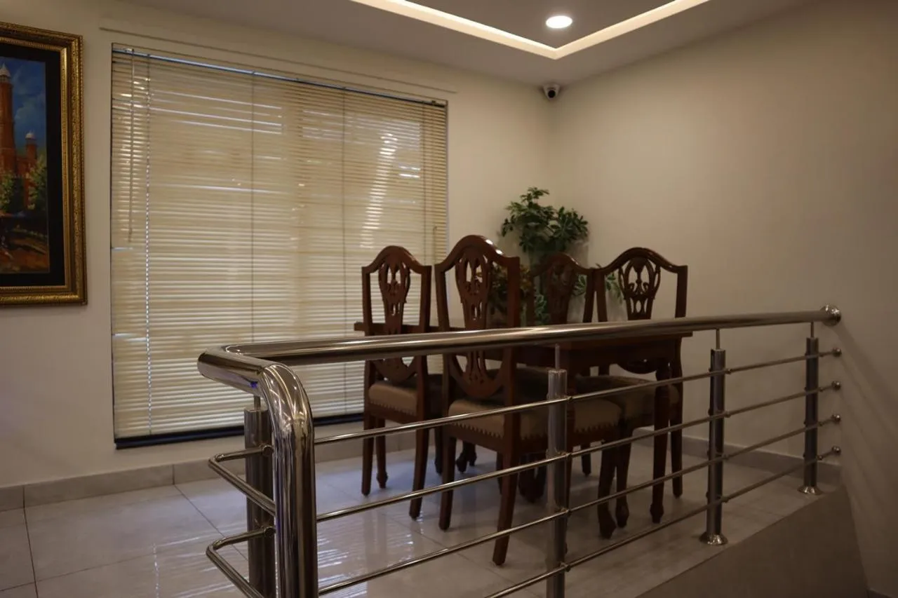 Restaurant/places to eat in Hayyat Luxury Hotel Suites