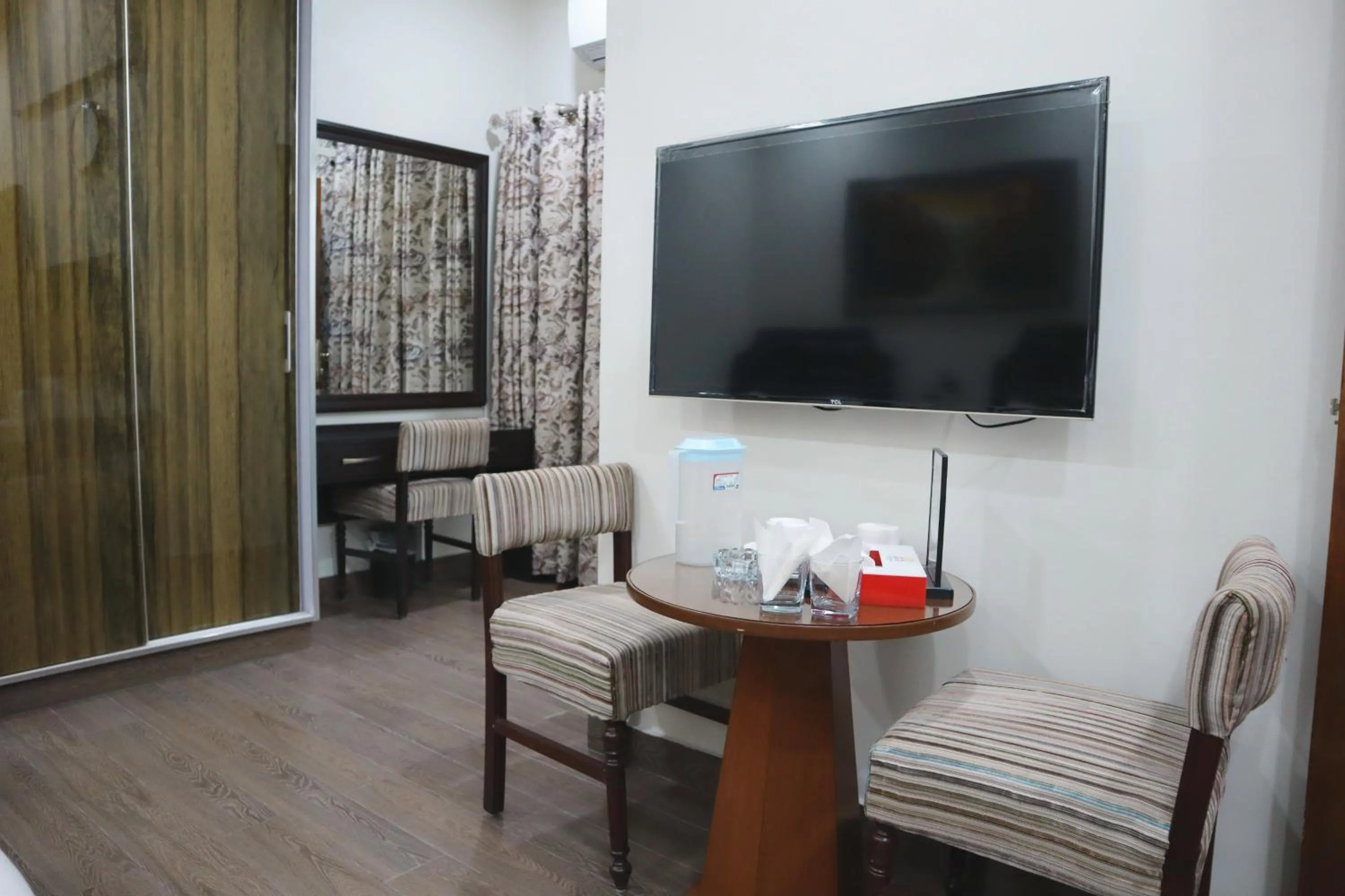 TV and multimedia in Hayyat Luxury Hotel Suites