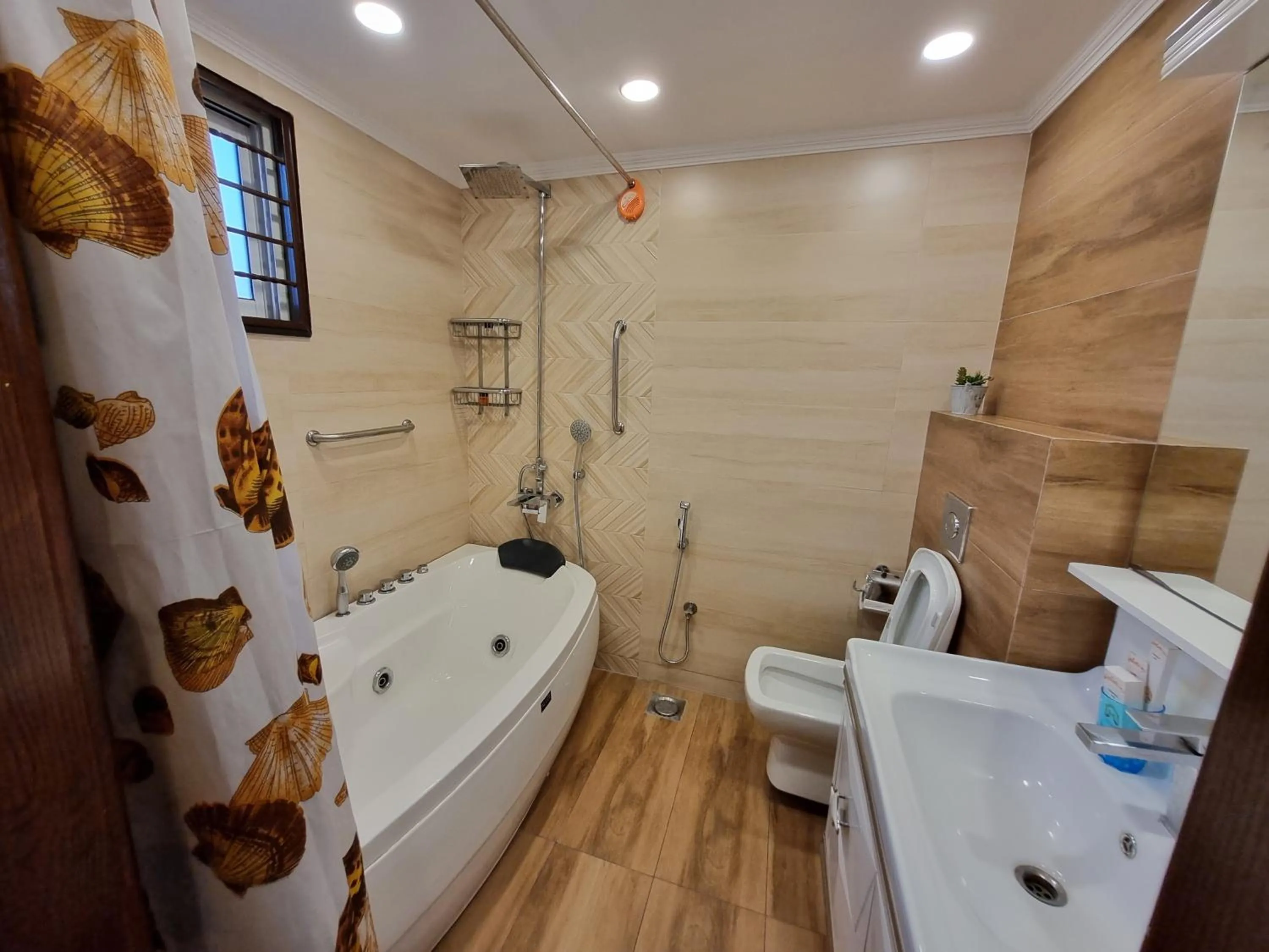 Shower in Hayyat Luxury Hotel Suites