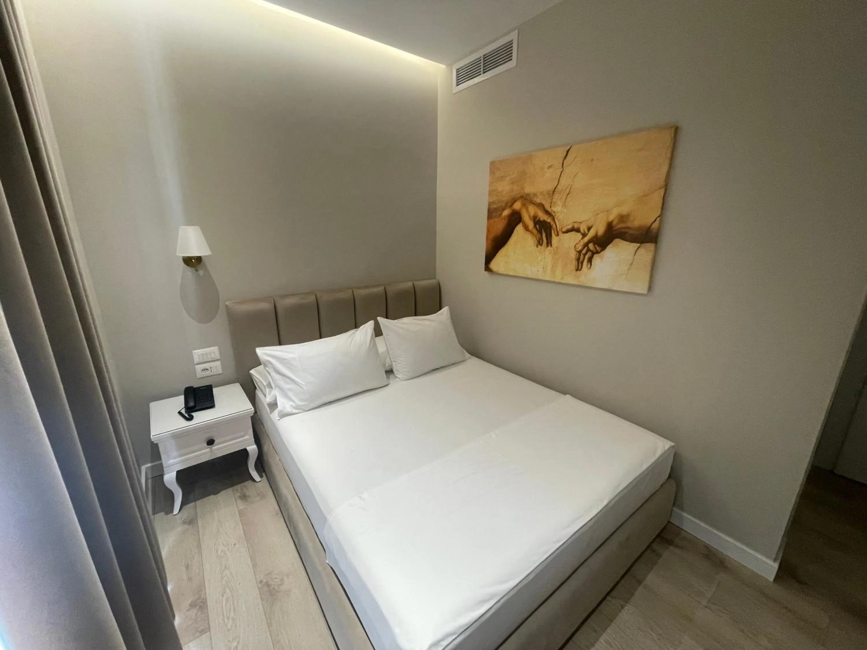 Bedroom, Bed in Seaside Hotel